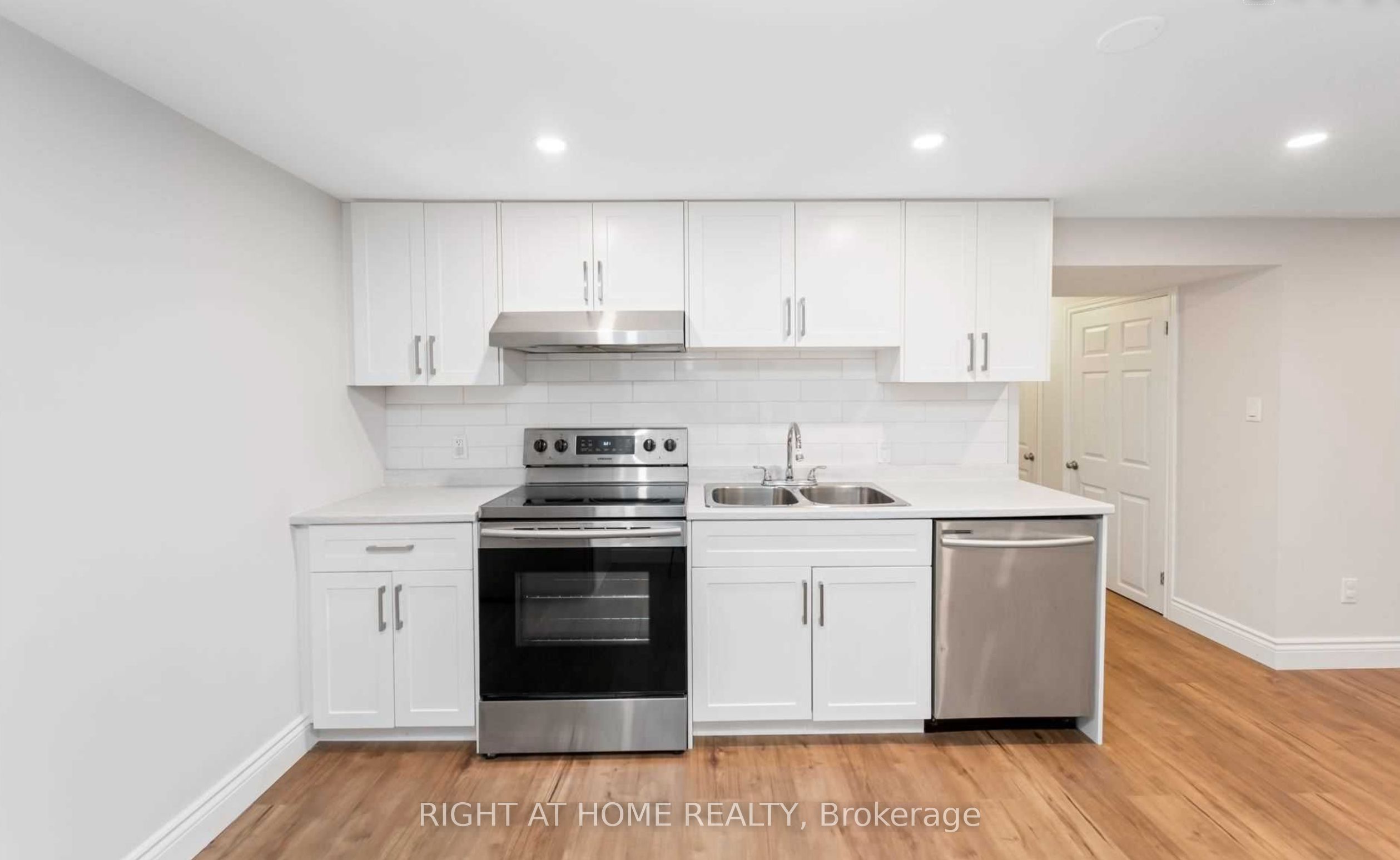 459 Nipigon Street, Oshawa, ON L1J 3A4 photo 2