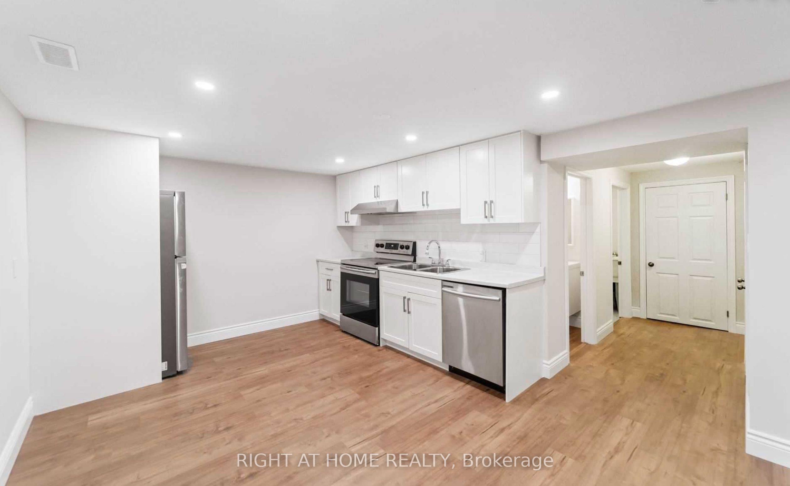 459 Nipigon Street, Oshawa, ON L1J 3A4 photo 3