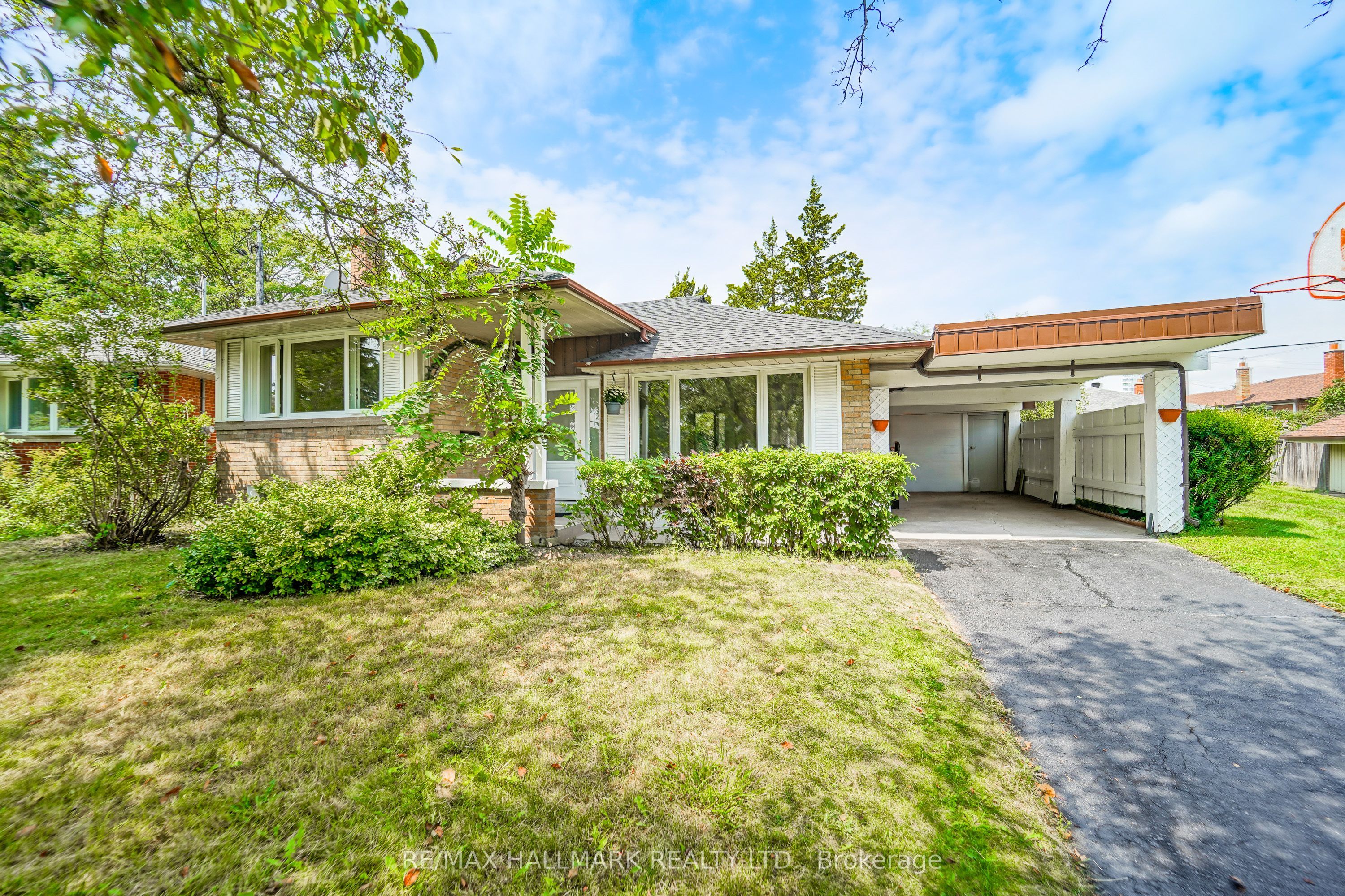 54 Charlemont Crescent, Toronto, ON M1T 1M4