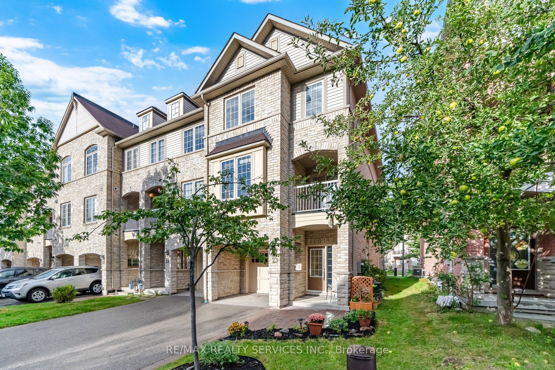 23 Clowes Street, Ajax, ON L1Z 0K9 photo 2