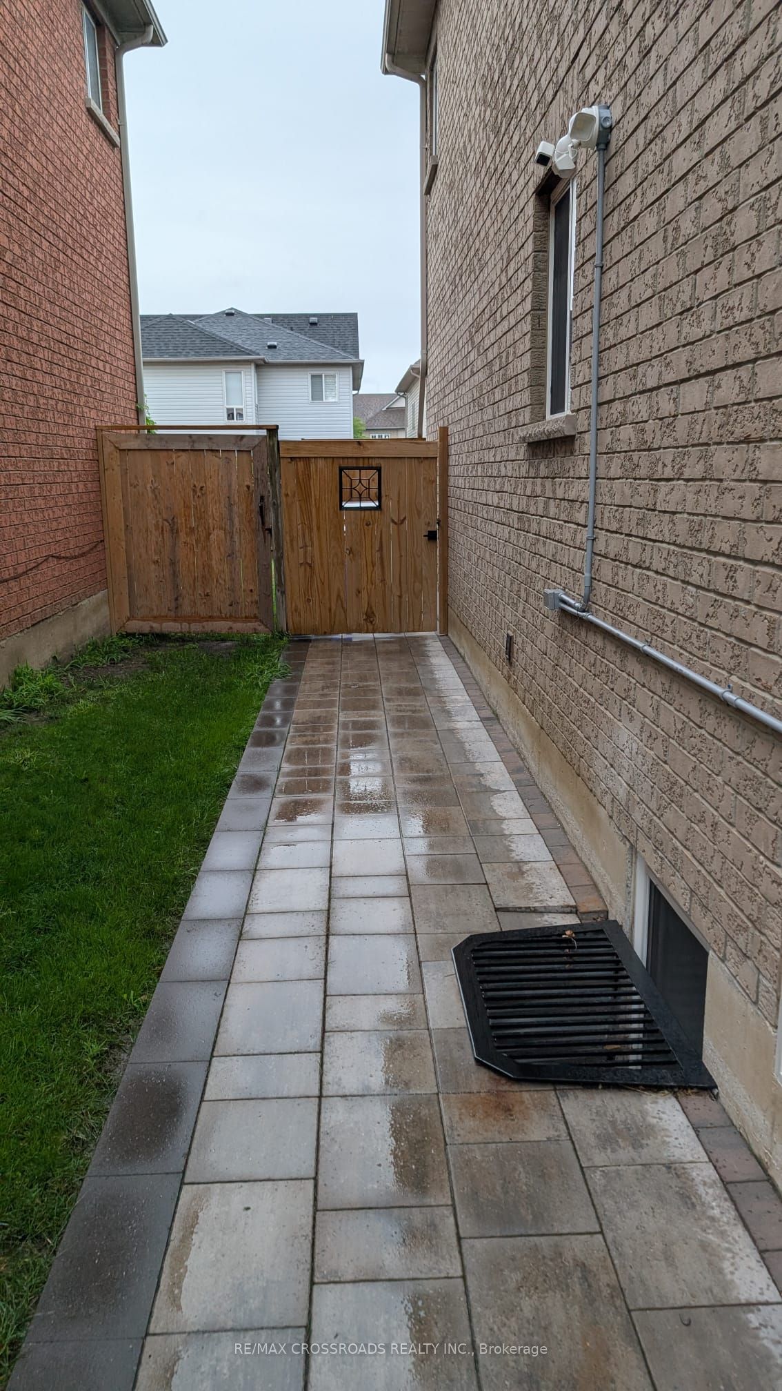 67 Medland Avenue Lower, Whitby, ON L1P 1S7 photo 4