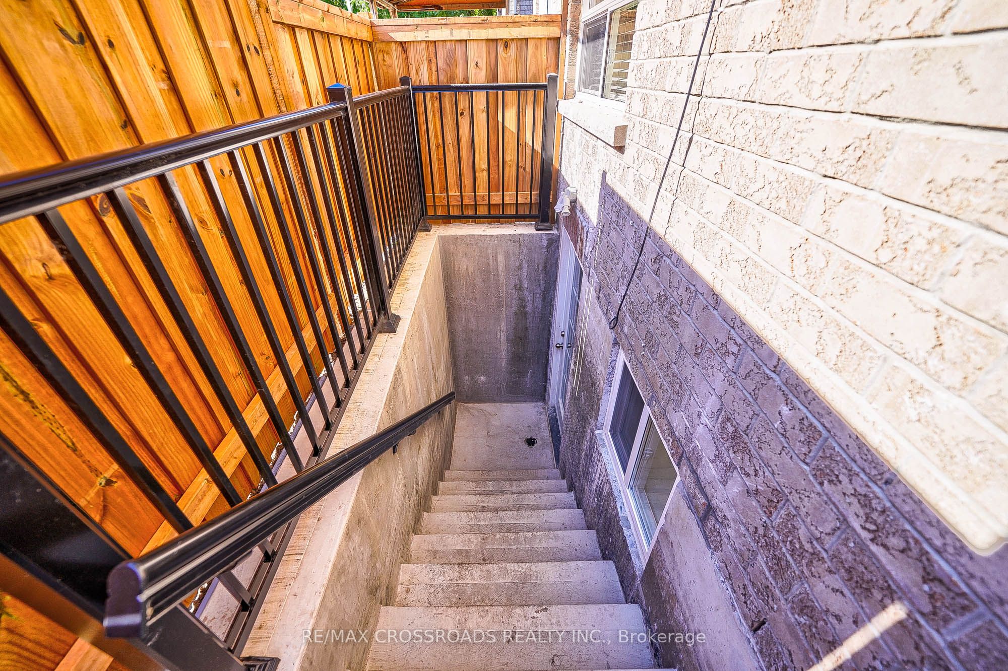 67 Medland Avenue Lower, Whitby, ON L1P 1S7 photo 5