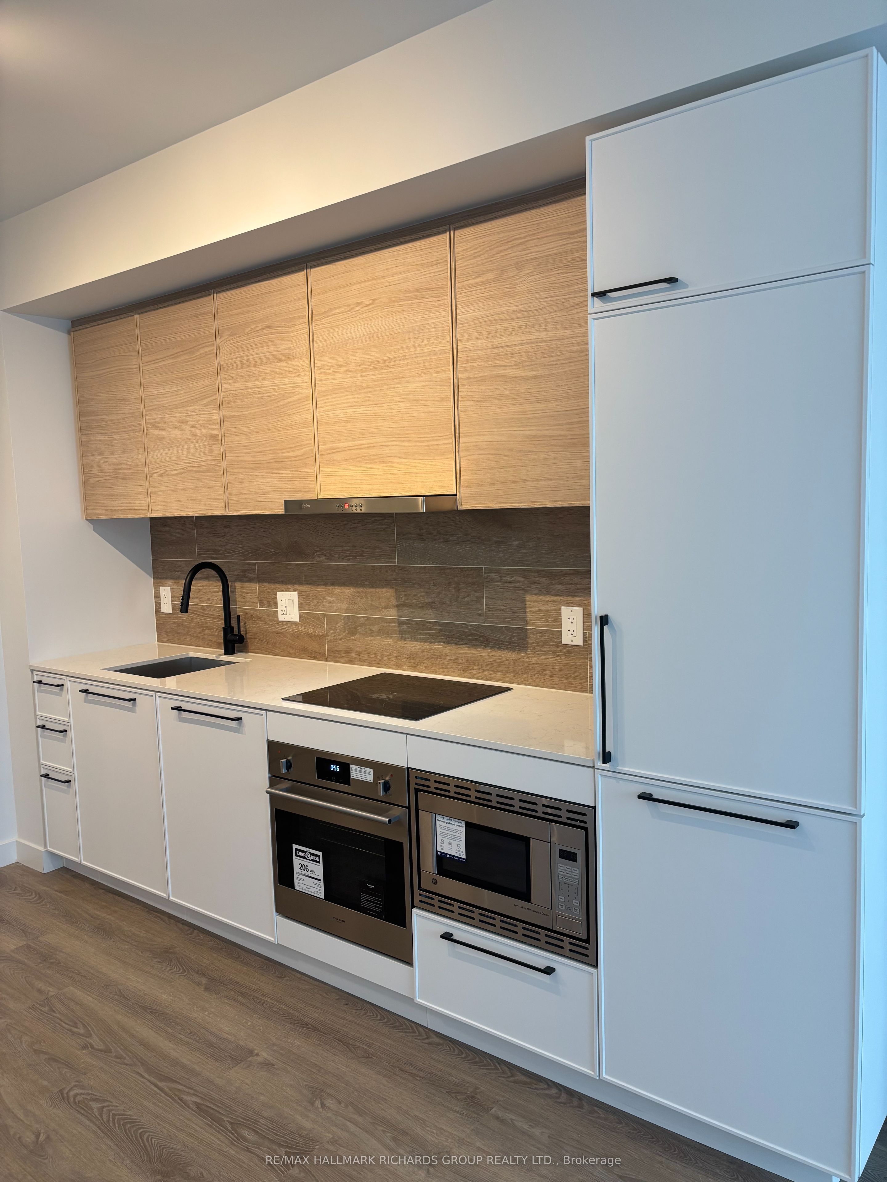 1050 Eastern Avenue 535, Toronto, ON M4L 0B7 photo 2