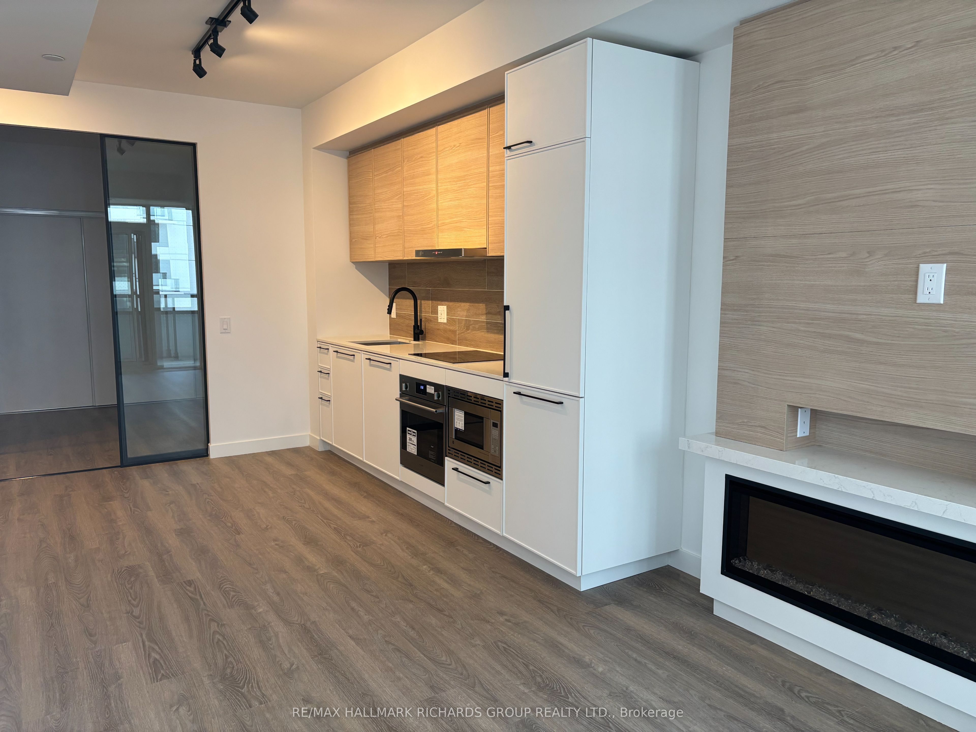 1050 Eastern Avenue 535, Toronto, ON M4L 0B7 photo 5