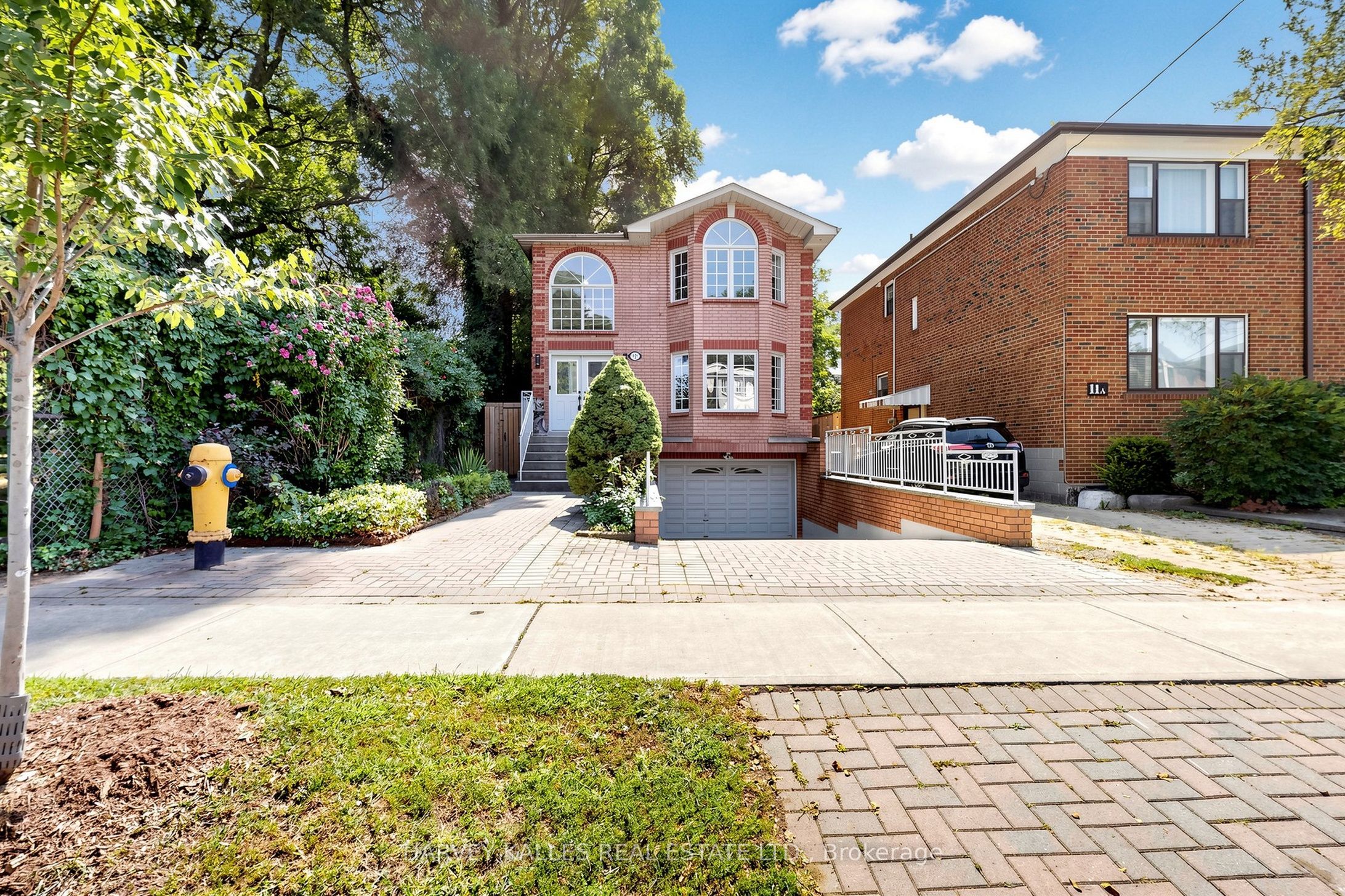 15 Woodville Avenue, Toronto, ON M4K 2J5