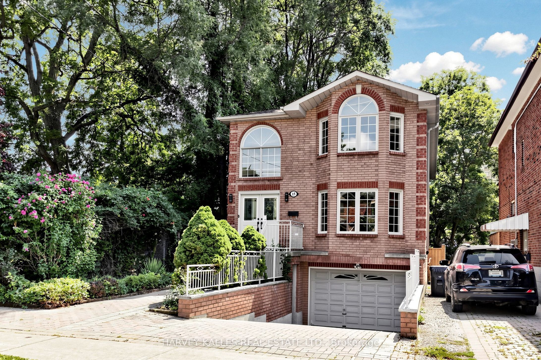 15 Woodville Avenue, Toronto, ON M4K 2J5 photo 3