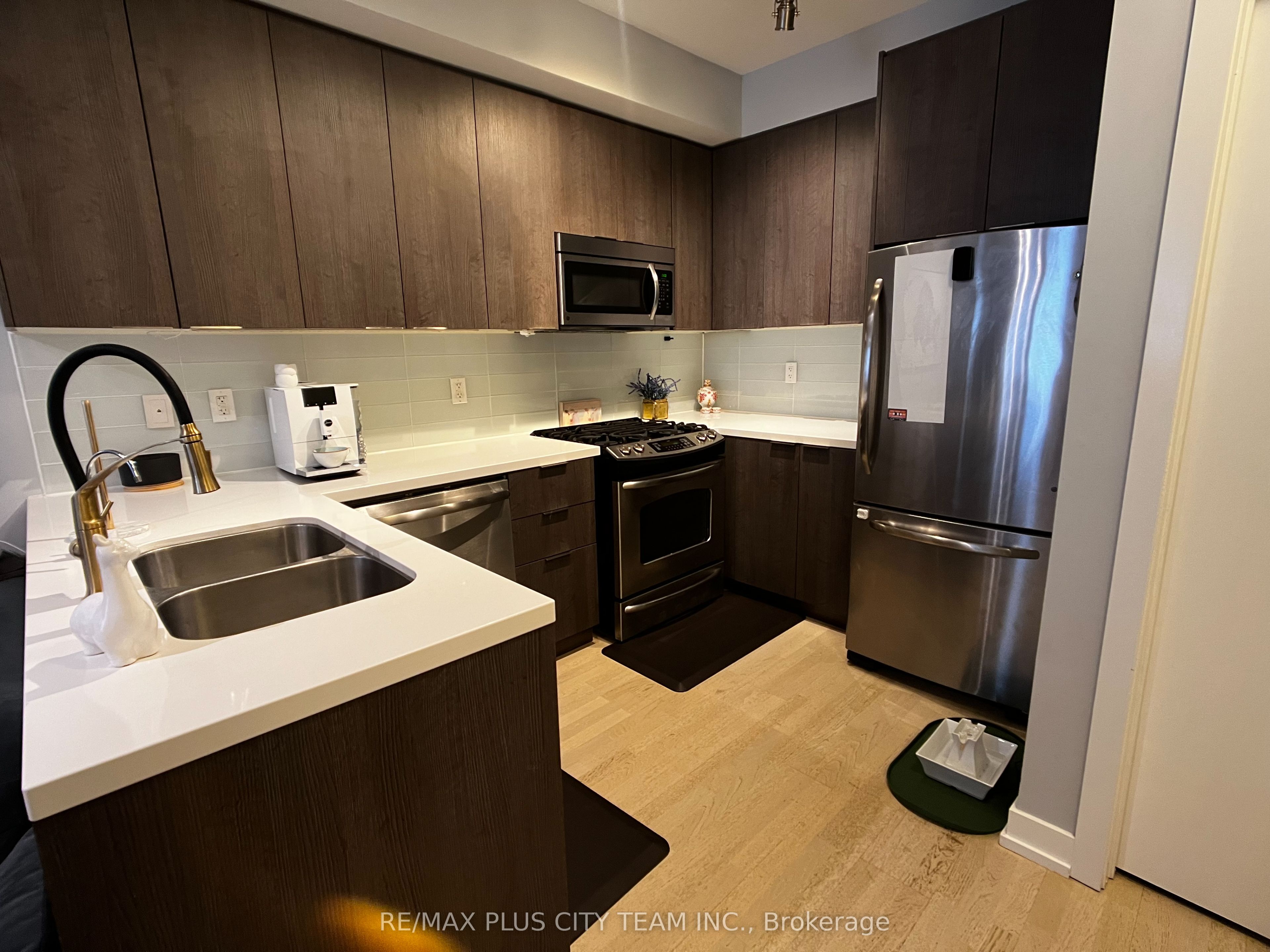 140 Broadview Avenue 34, Toronto, ON M4M 2G2 photo 3