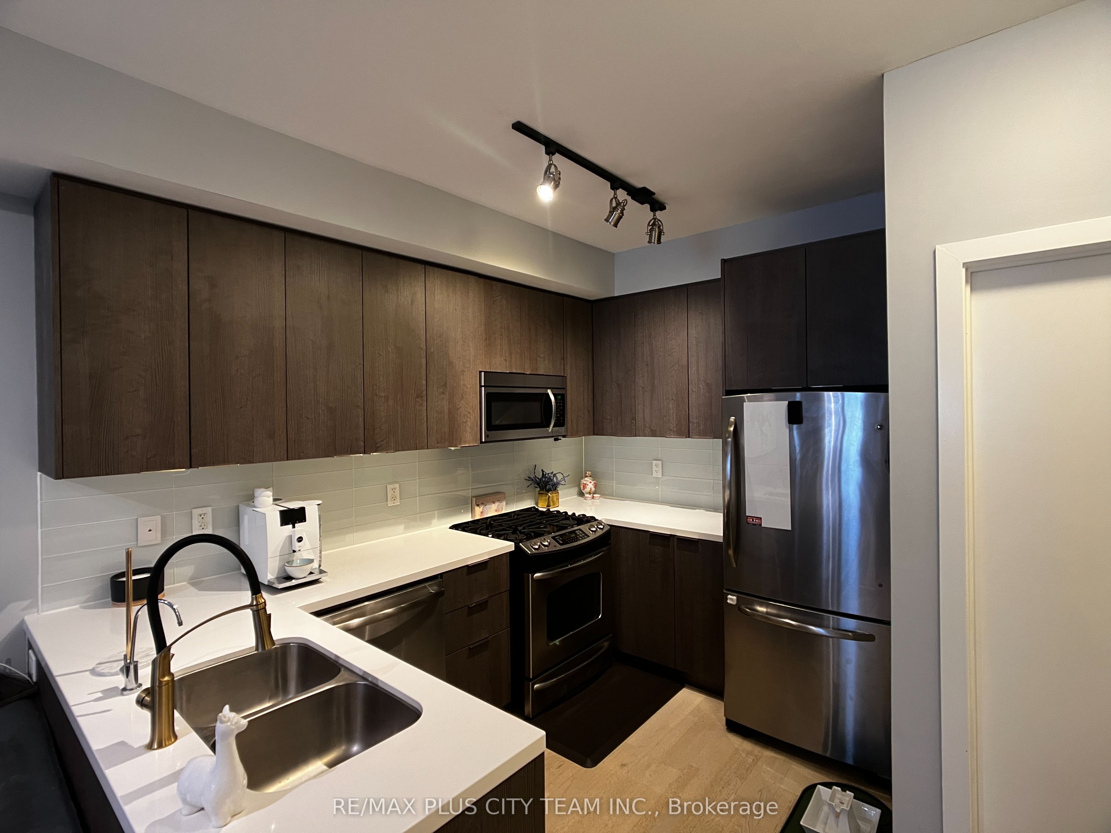 140 Broadview Avenue 34, Toronto, ON M4M 2G2 photo 4