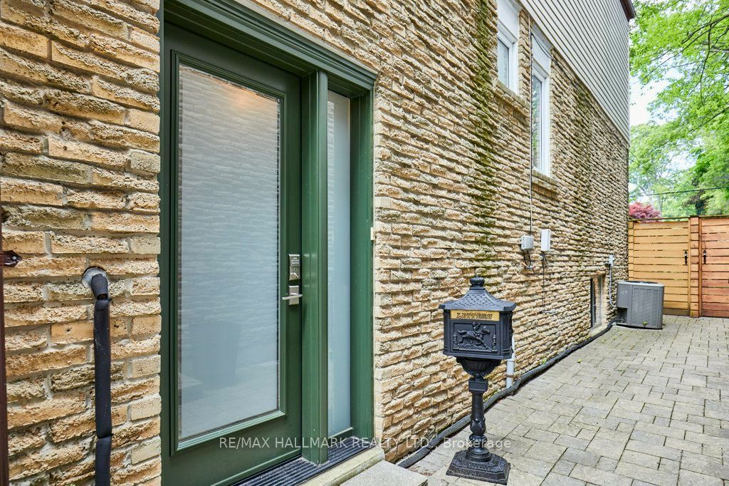 20 Pine Avenue, Toronto, ON M4E 1L8 photo 2