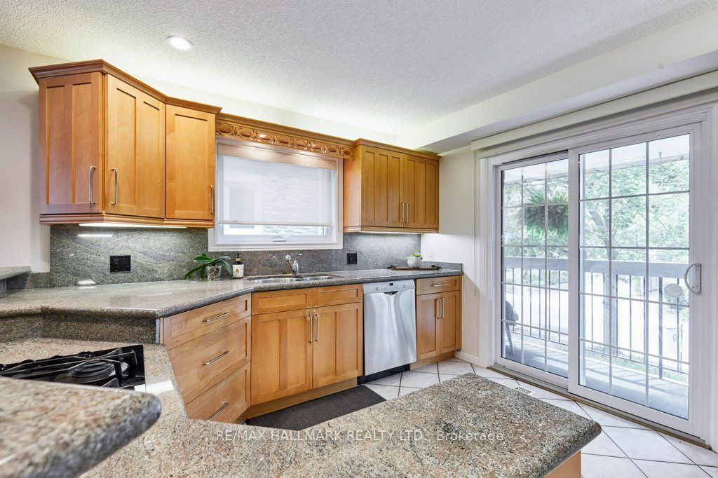 20 Pine Avenue, Toronto, ON M4E 1L8 photo 5