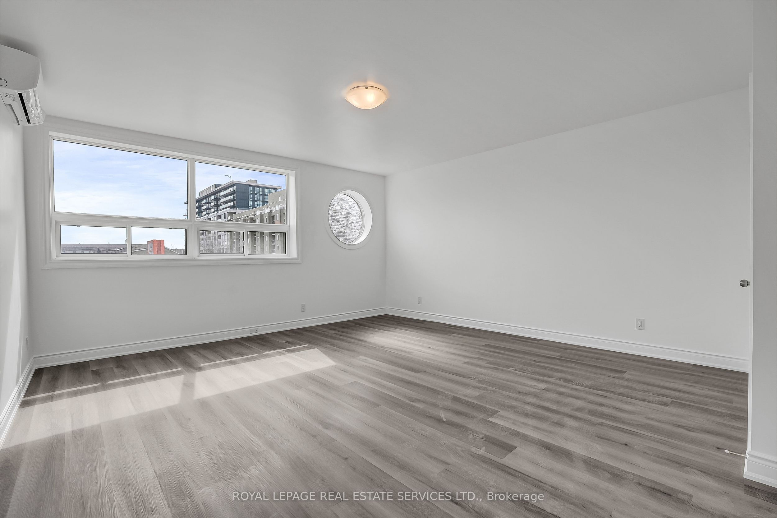2820 Danforth Avenue 302, Toronto, ON M4C 1M1 photo 4
