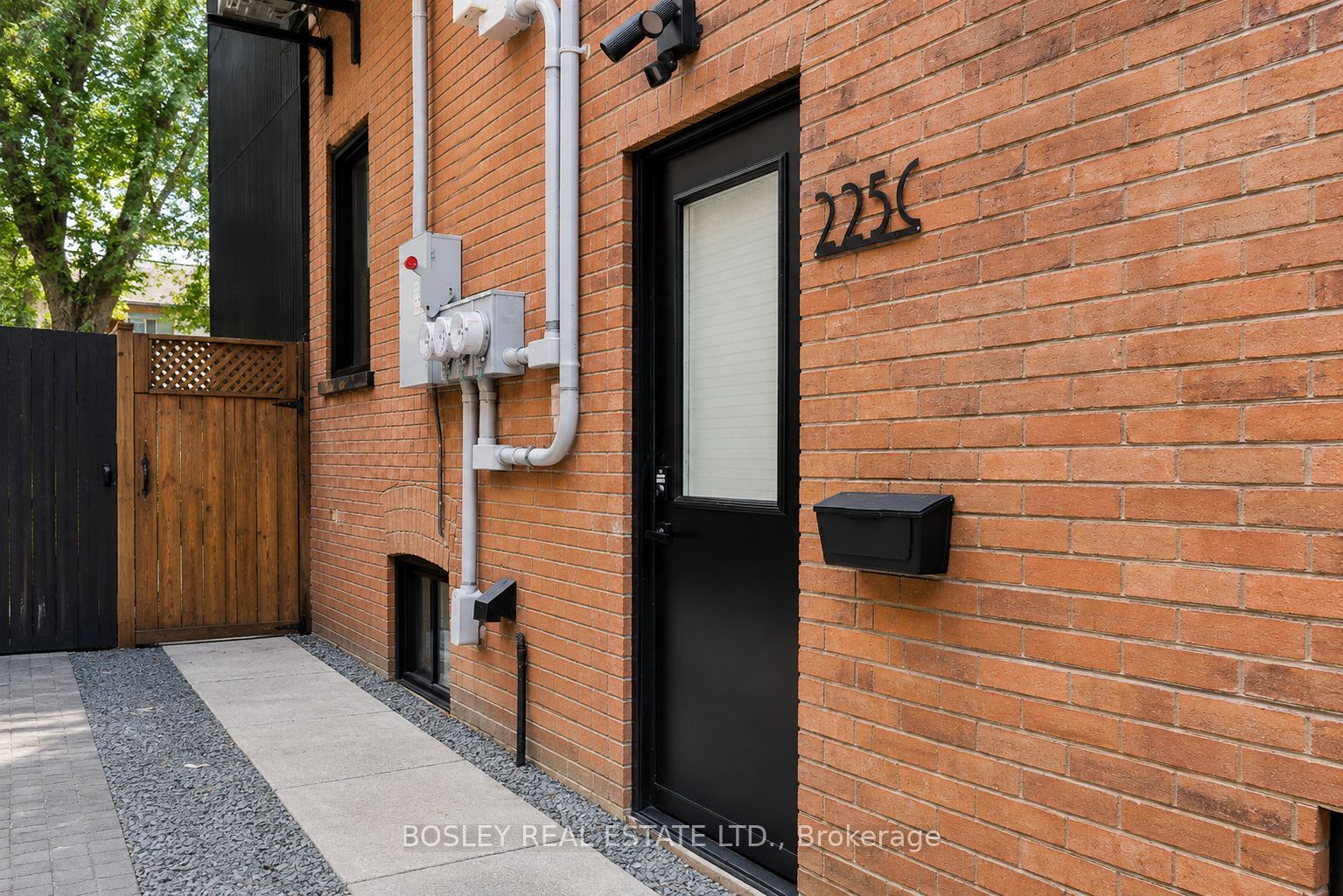 225 Gainsborough Road C, Toronto, ON M4L 3C7 photo 2