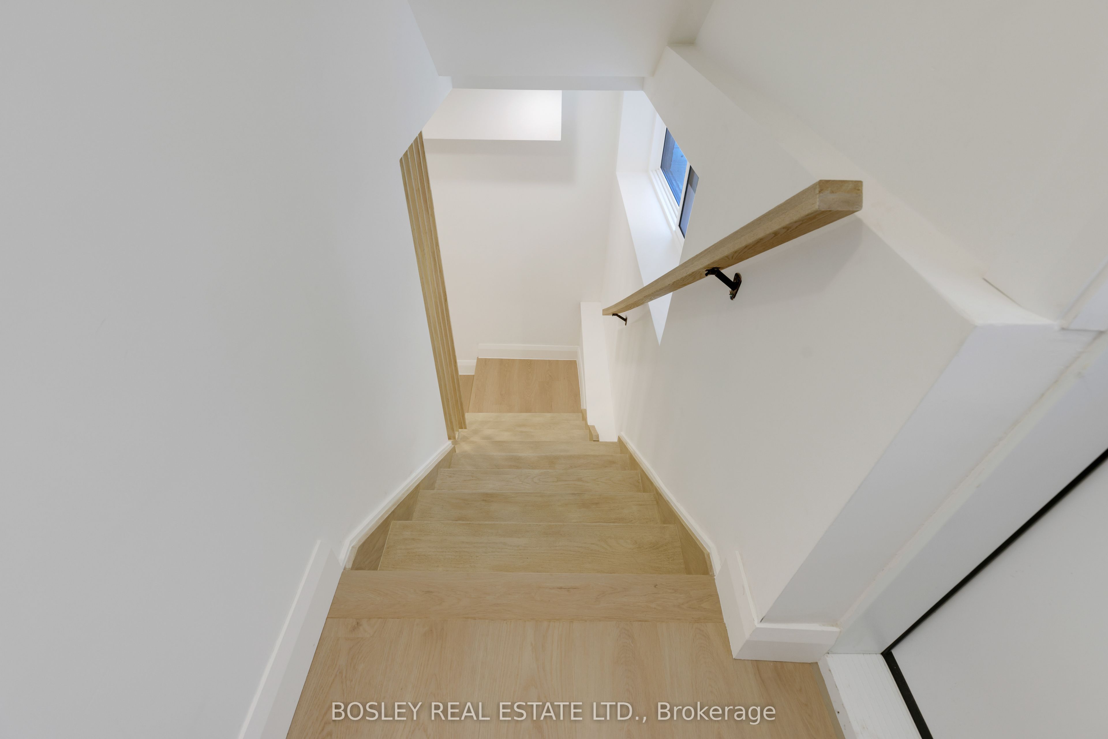 225 Gainsborough Road C, Toronto, ON M4L 3C7 photo 3