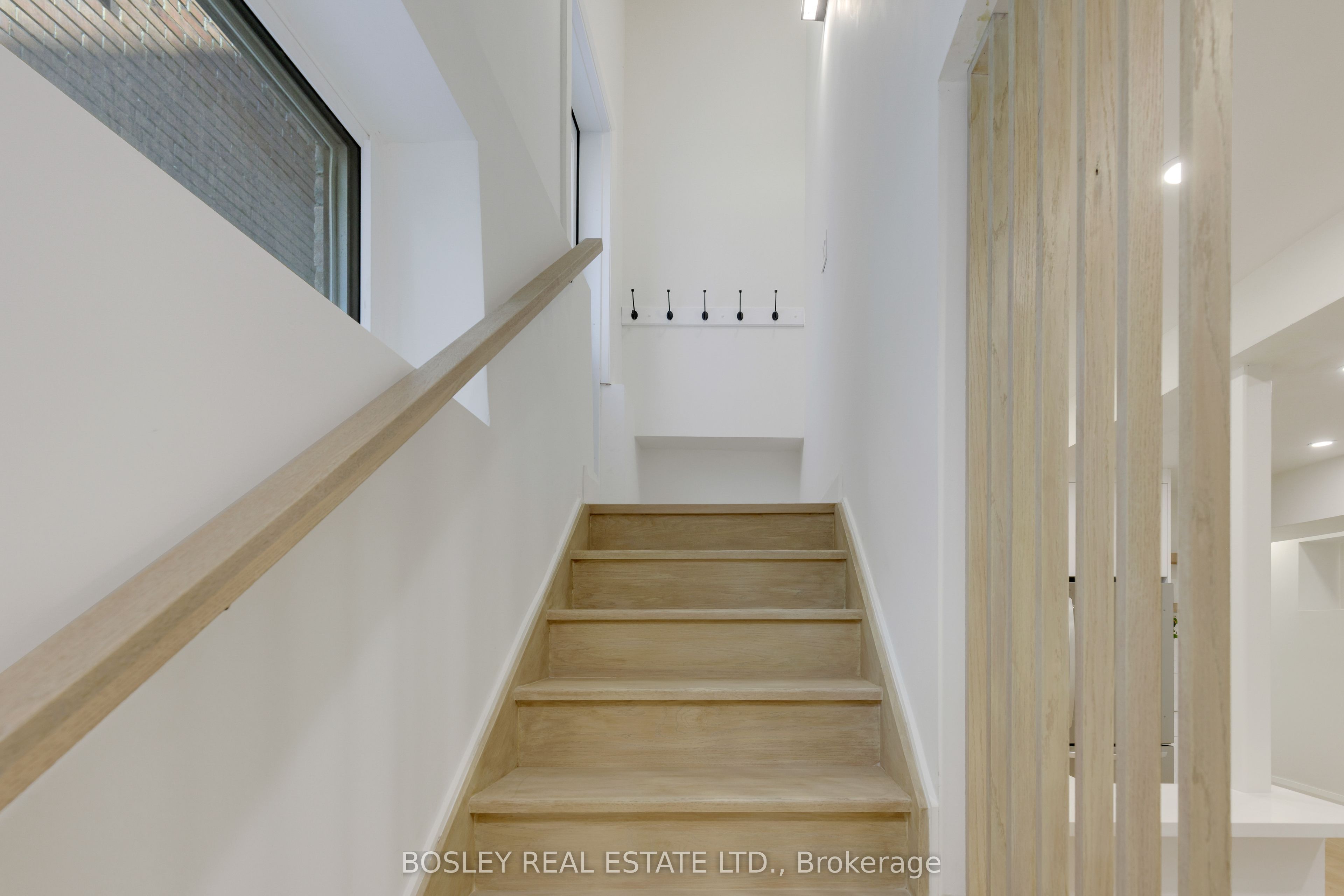 225 Gainsborough Road C, Toronto, ON M4L 3C7 photo 4