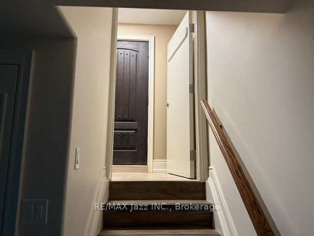 105 Scott Street, Whitby, ON L1N 3L2