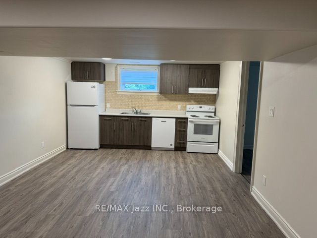 105 Scott Street, Whitby, ON L1N 3L2 photo 2