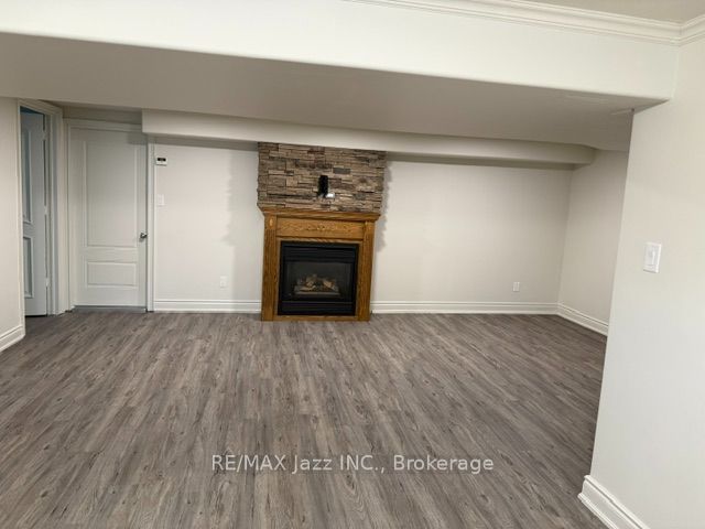 105 Scott Street, Whitby, ON L1N 3L2 photo 3