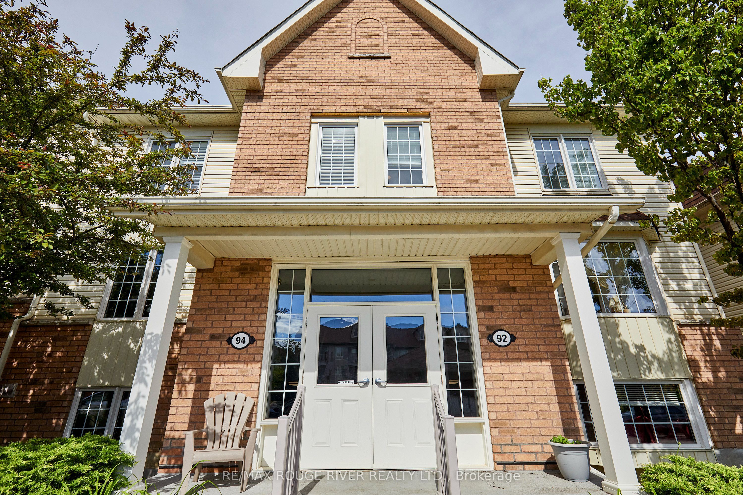 92 Petra Way 3, Whitby, ON L1R 0A3 photo 2