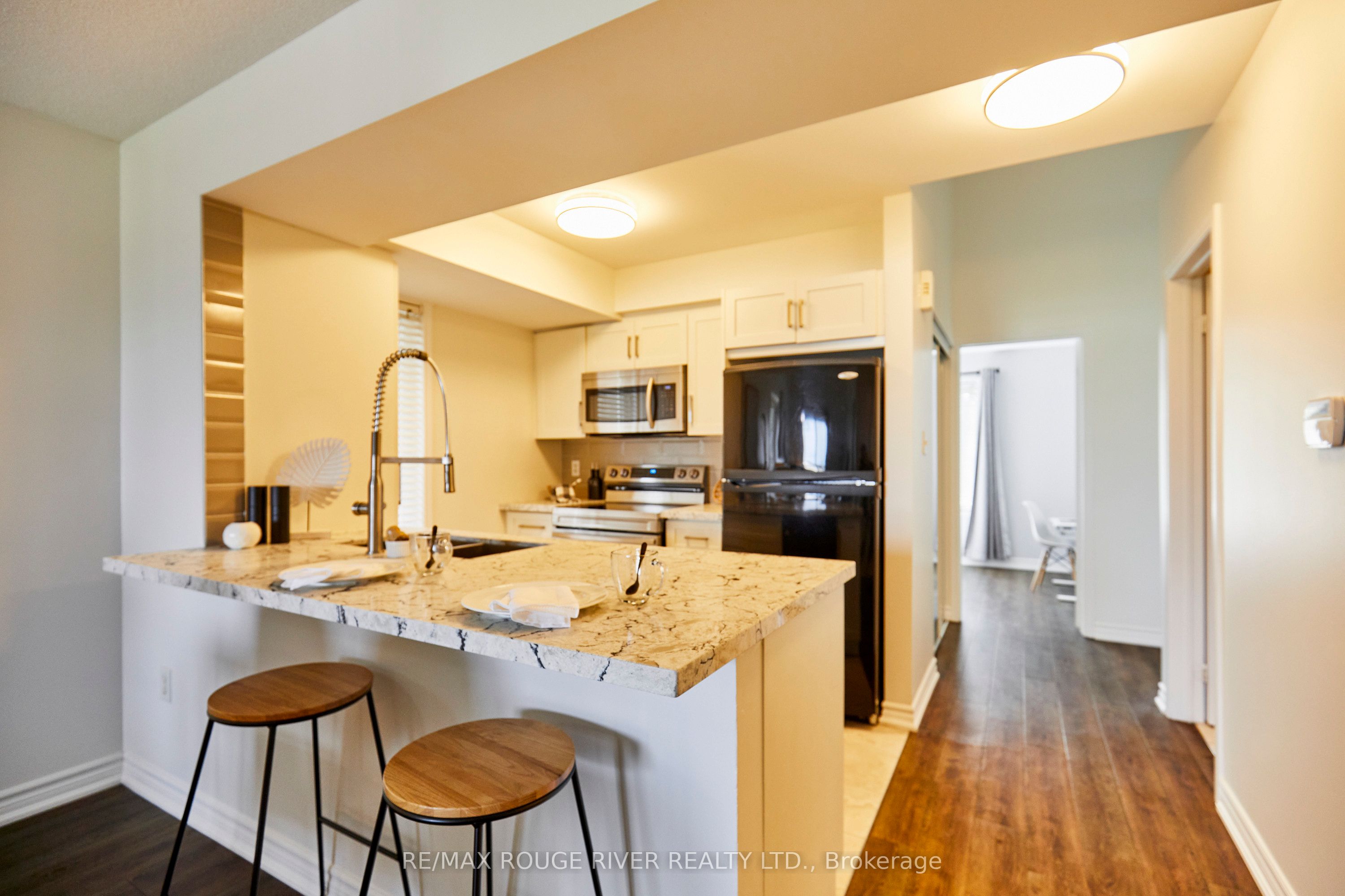 92 Petra Way 3, Whitby, ON L1R 0A3 photo 5