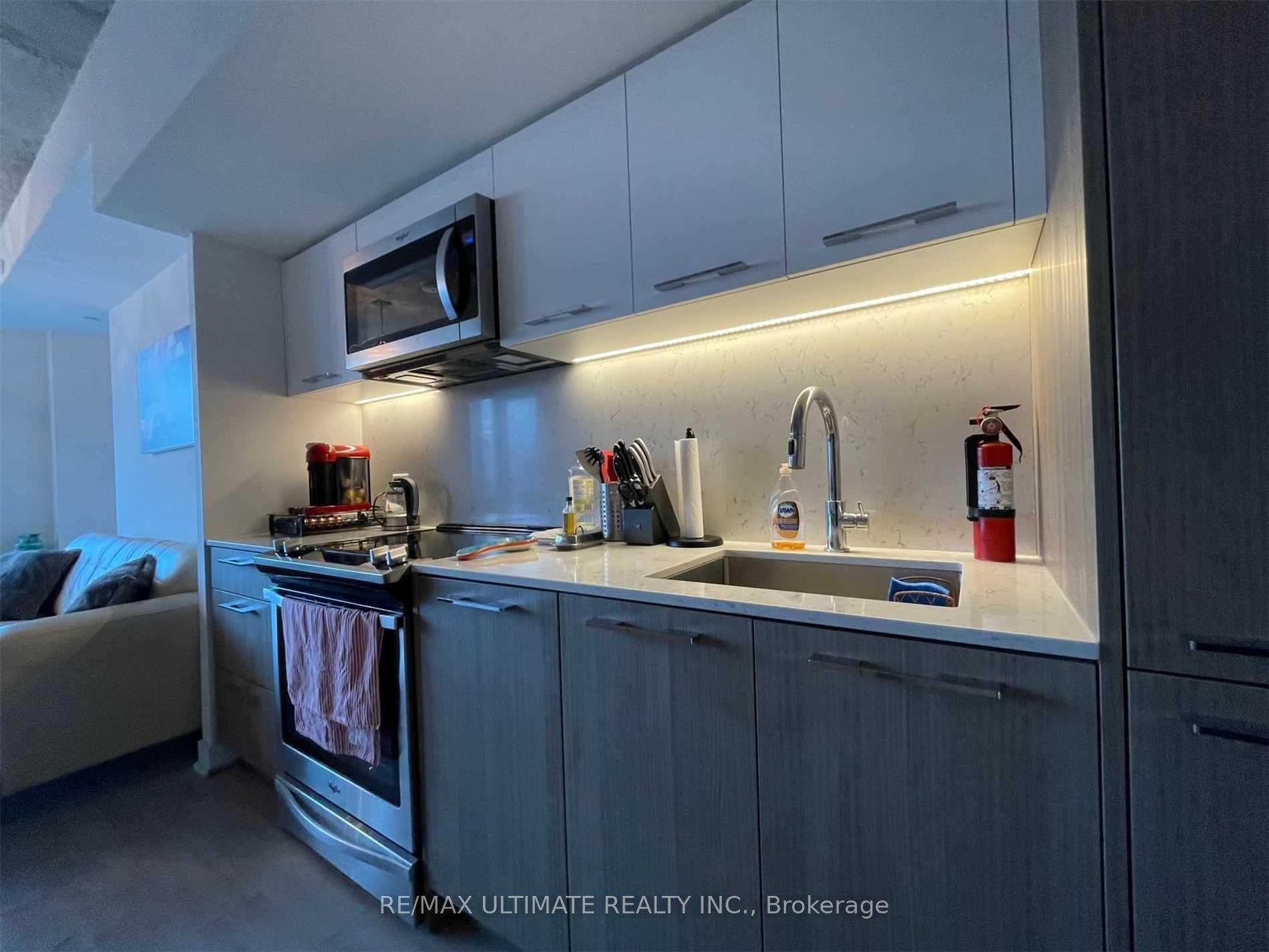 15 Baseball Place 1701, Toronto, ON M4M 0E6 photo 4