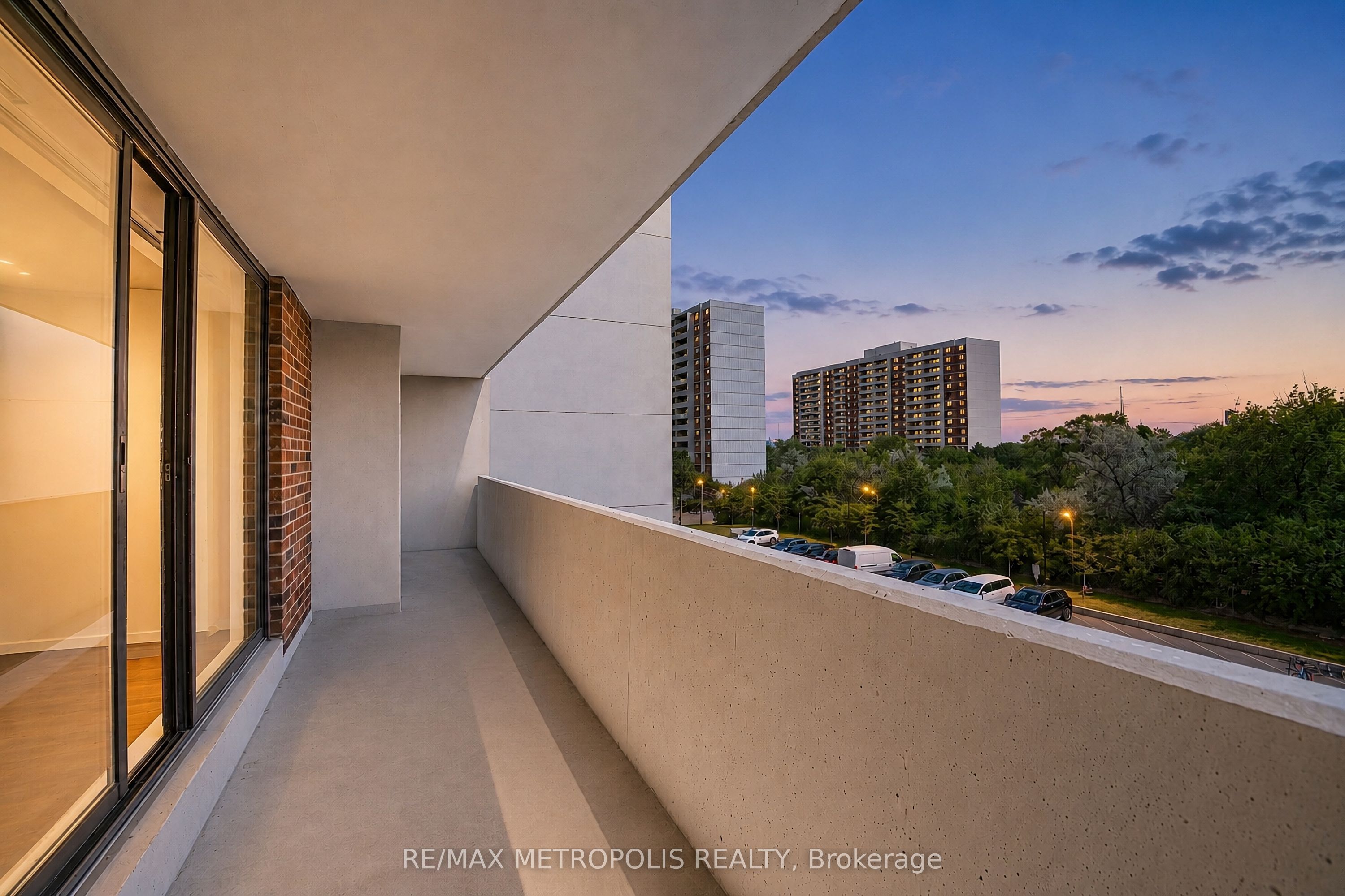 301 Prudential Drive 407, Toronto, ON M1P 4V3 photo 3