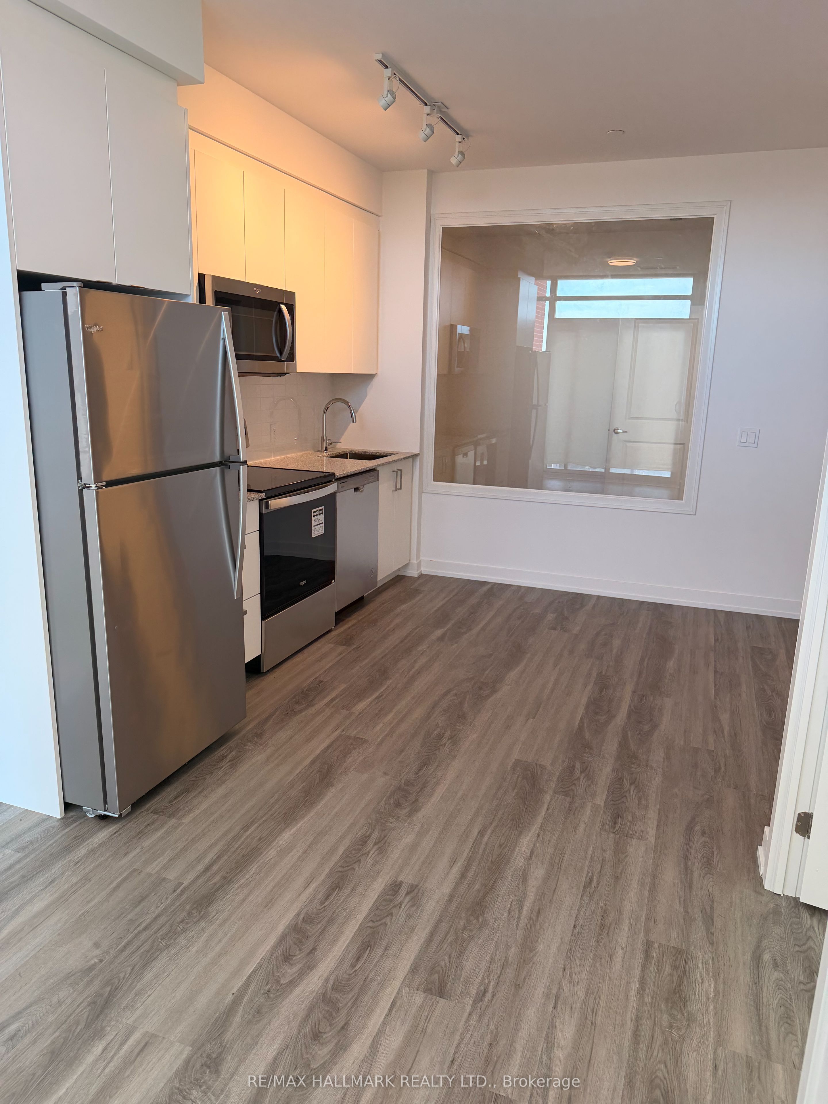 1010 Dundas Street E 517, Whitby, ON L1N 0L6 photo 4