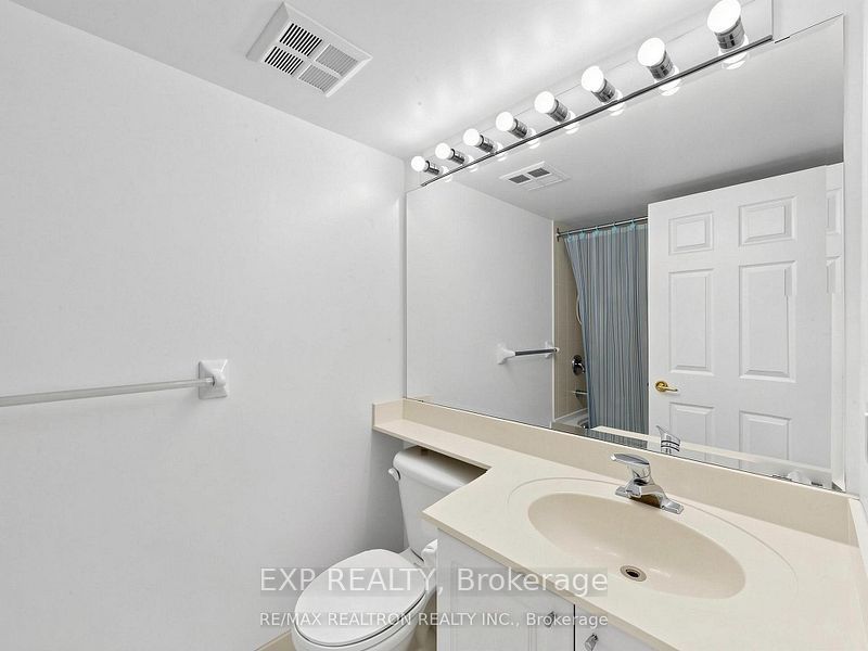 11 Lee Centre Drive 702, Toronto, ON M1H 3J5 photo 2