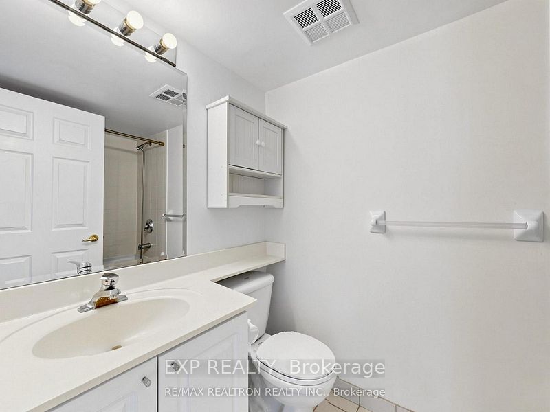 11 Lee Centre Drive 702, Toronto, ON M1H 3J5 photo 3