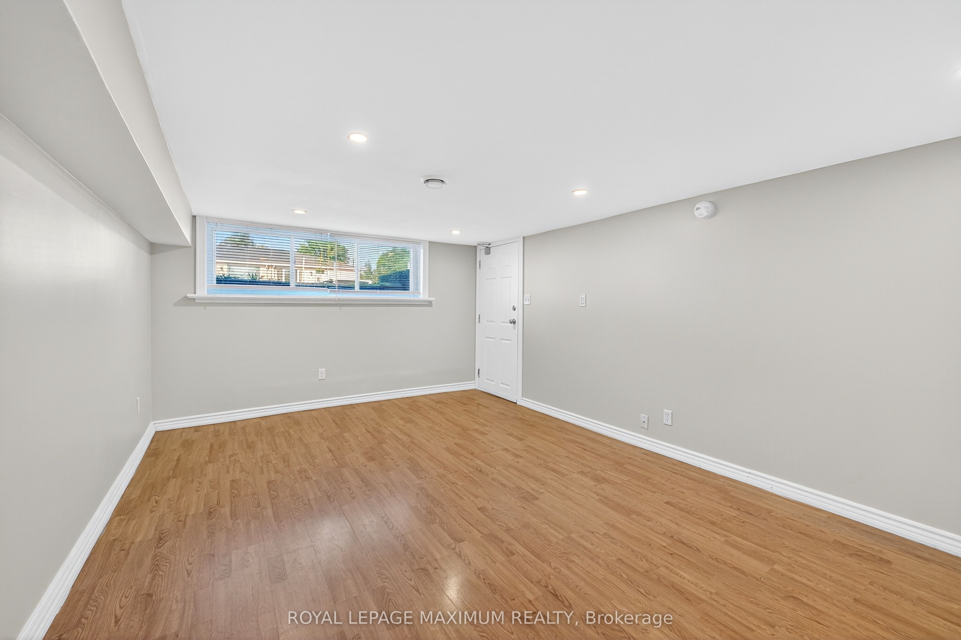 362 Rosedale Drive Basement, Whitby, ON L1N 1Z4 photo 3
