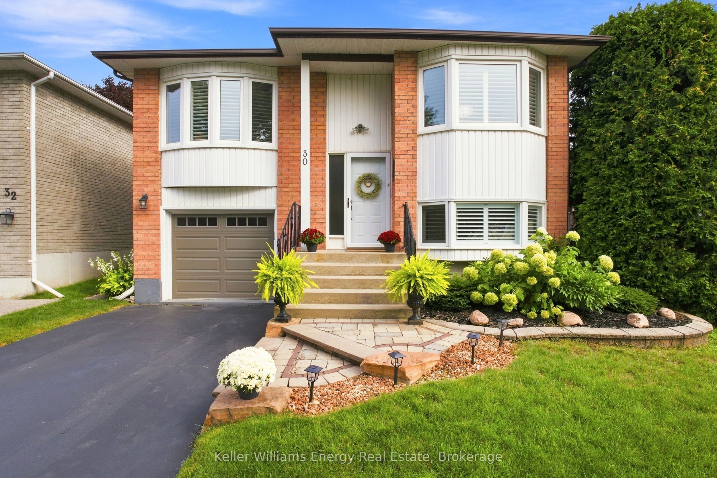 30 Alderbrook Drive, Clarington, ON L1E 1Z6