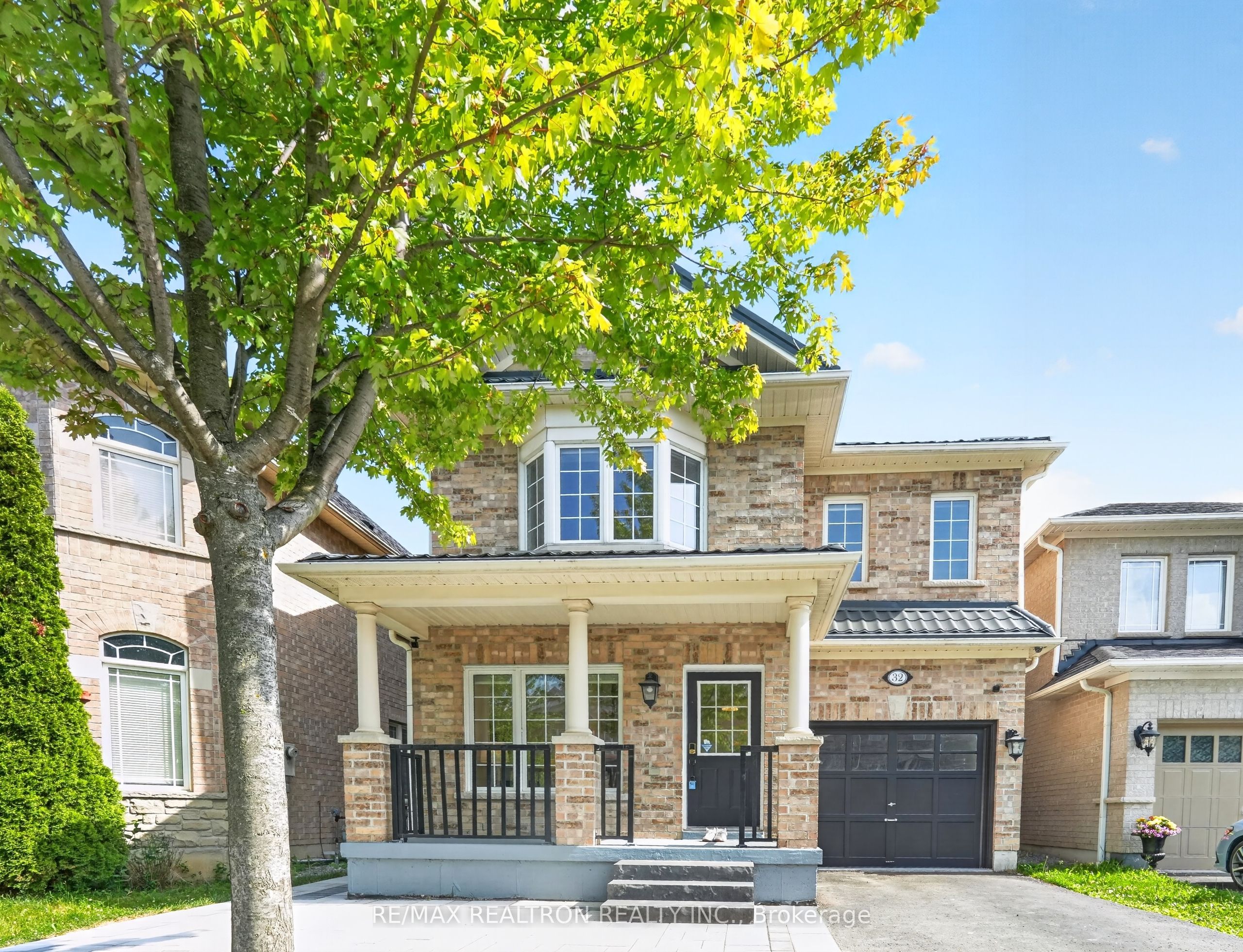 32 Whitlock Crescent, Ajax, ON L1Z 2B2 photo 3