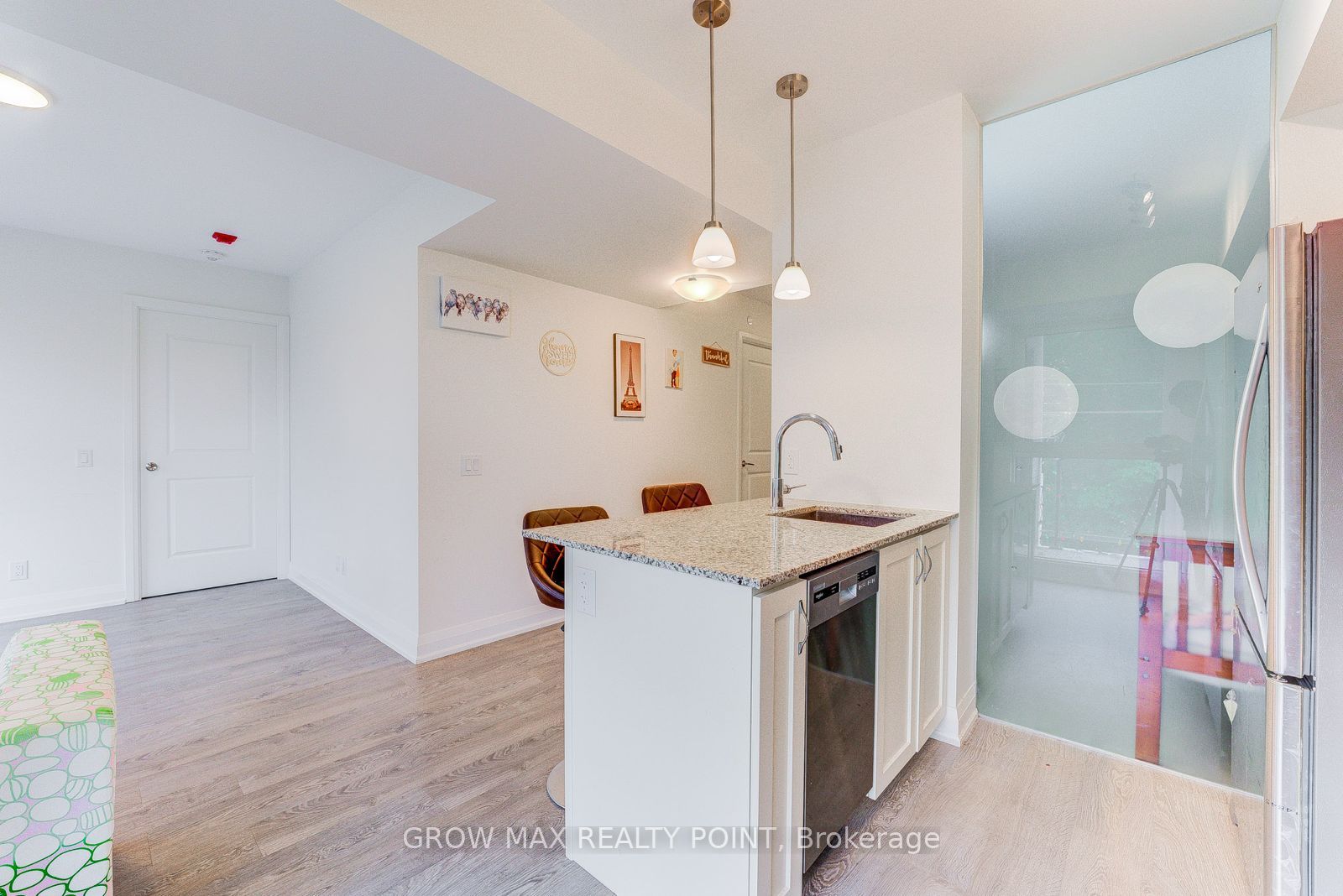 1400 Kingston Road 408, Toronto, ON M1N 0C2 photo 2