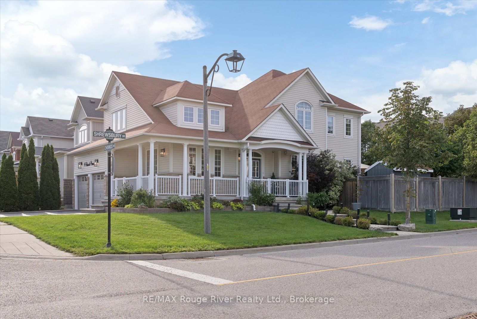 14 Chiswick Avenue, Whitby, ON L1M 0E1 photo 2