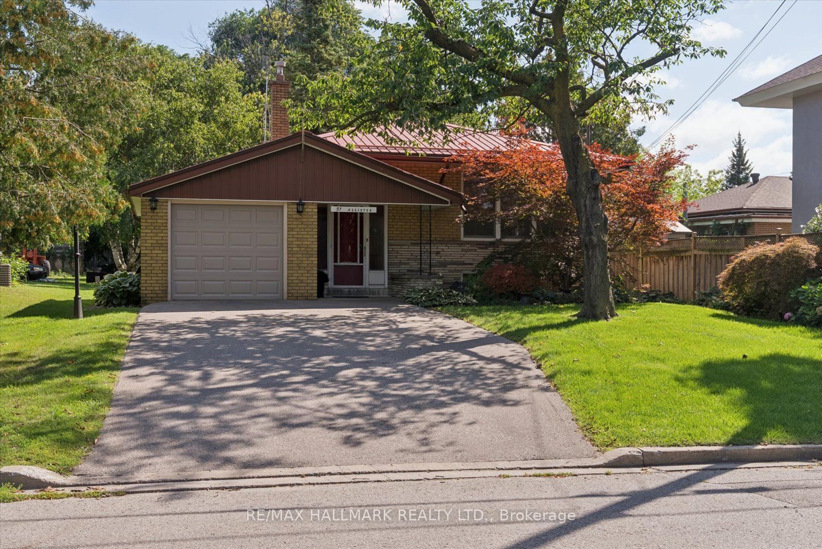 51 Allister Avenue, Toronto, ON M1M 3L2