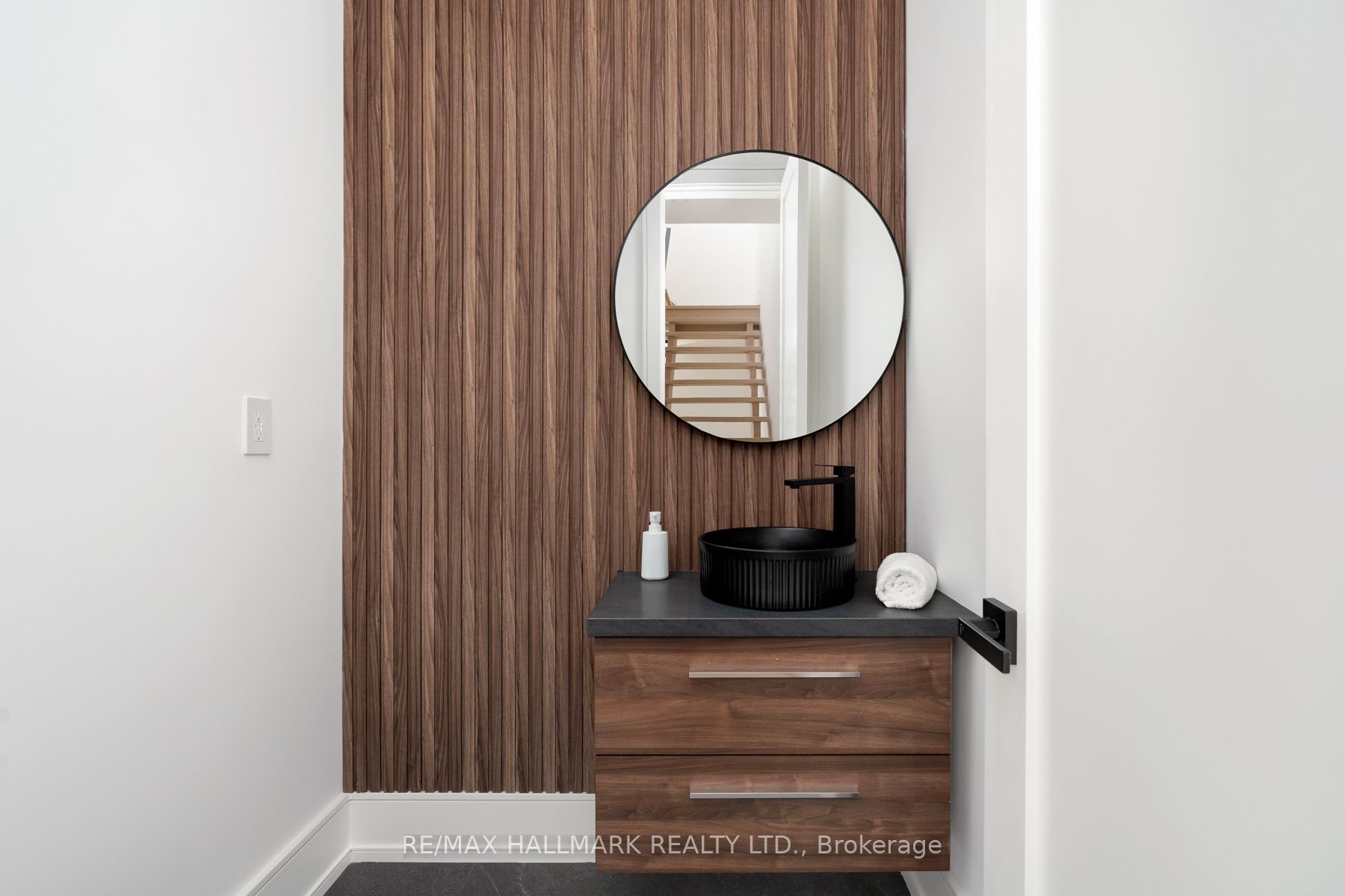 104 Yardley Avenue, Toronto, ON M4B 2B1 photo 4
