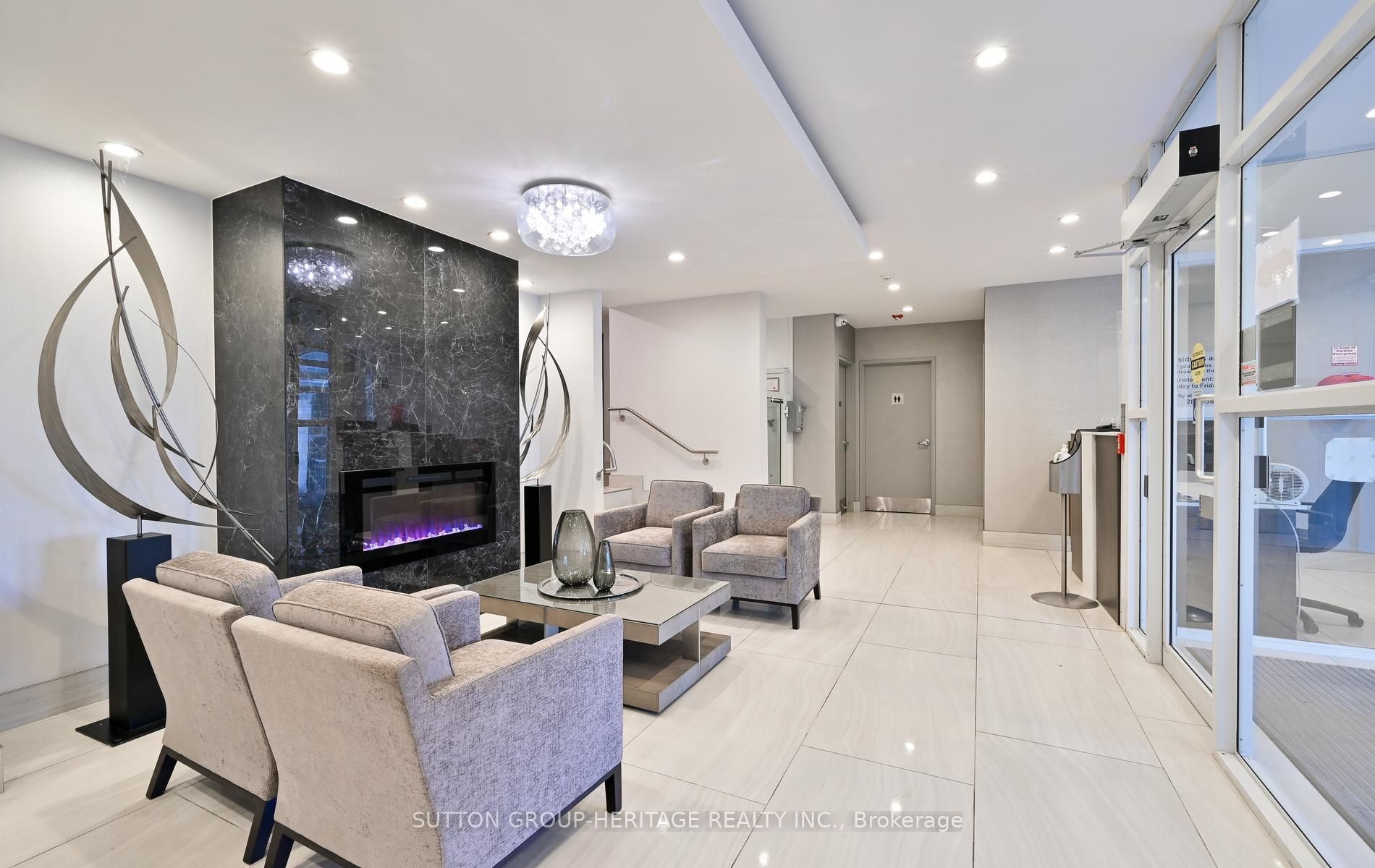 340 Watson Street W 902, Whitby, ON L1N 9G1 photo 5