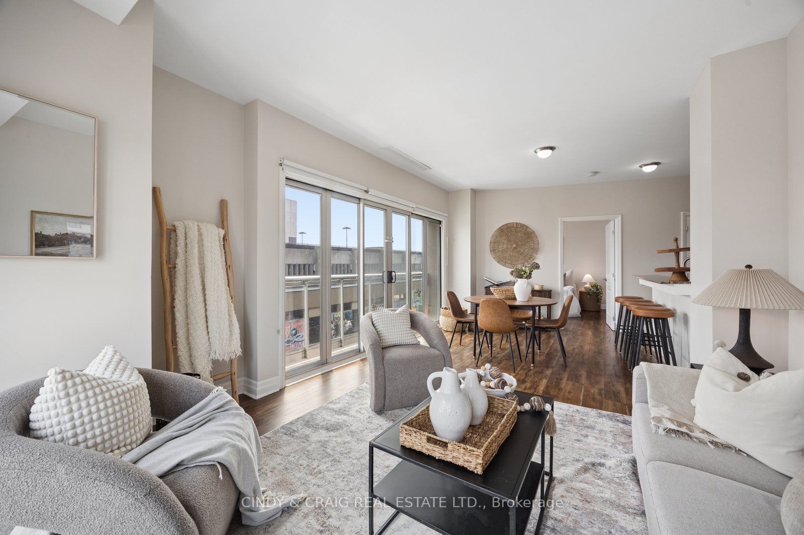44 Bond Street W 305, Oshawa, ON L1G 6R2 photo 4