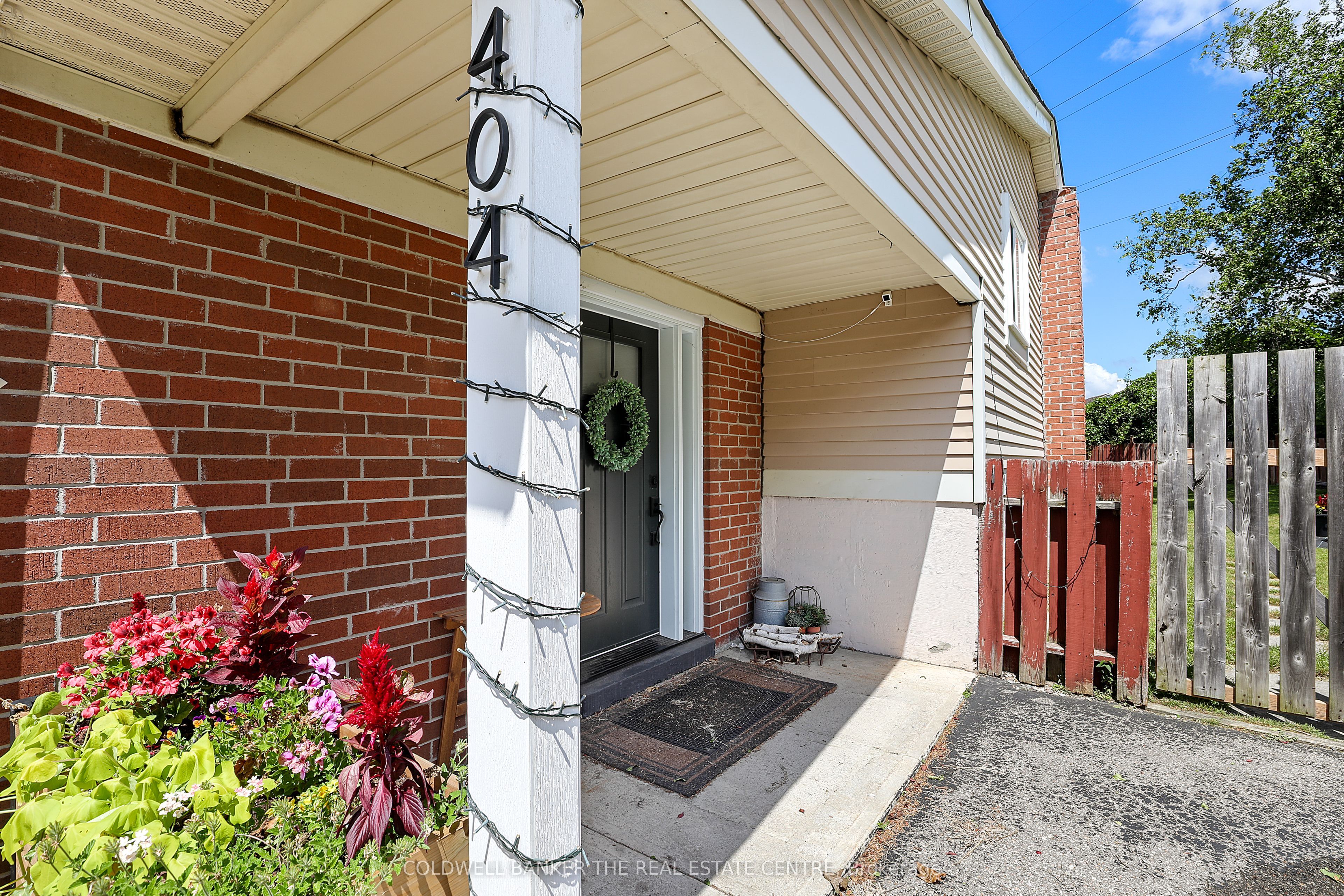 404 Burnley Court, Oshawa, ON L1G 7G6 photo 2