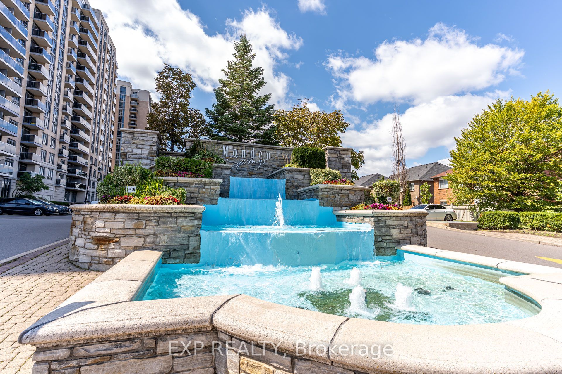 8 Mondeo Drive 1409, Toronto, ON M1P 5C7 photo 2