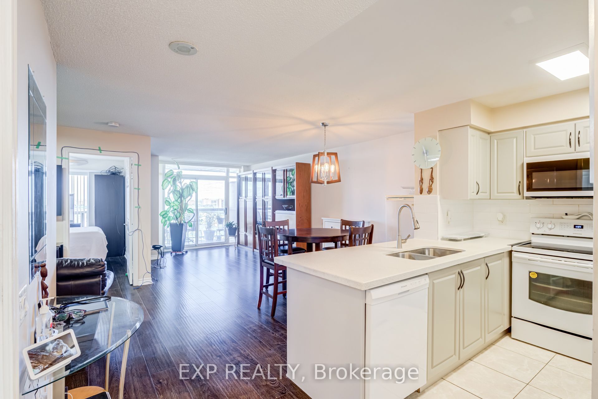 8 Mondeo Drive 1409, Toronto, ON M1P 5C7 photo 5