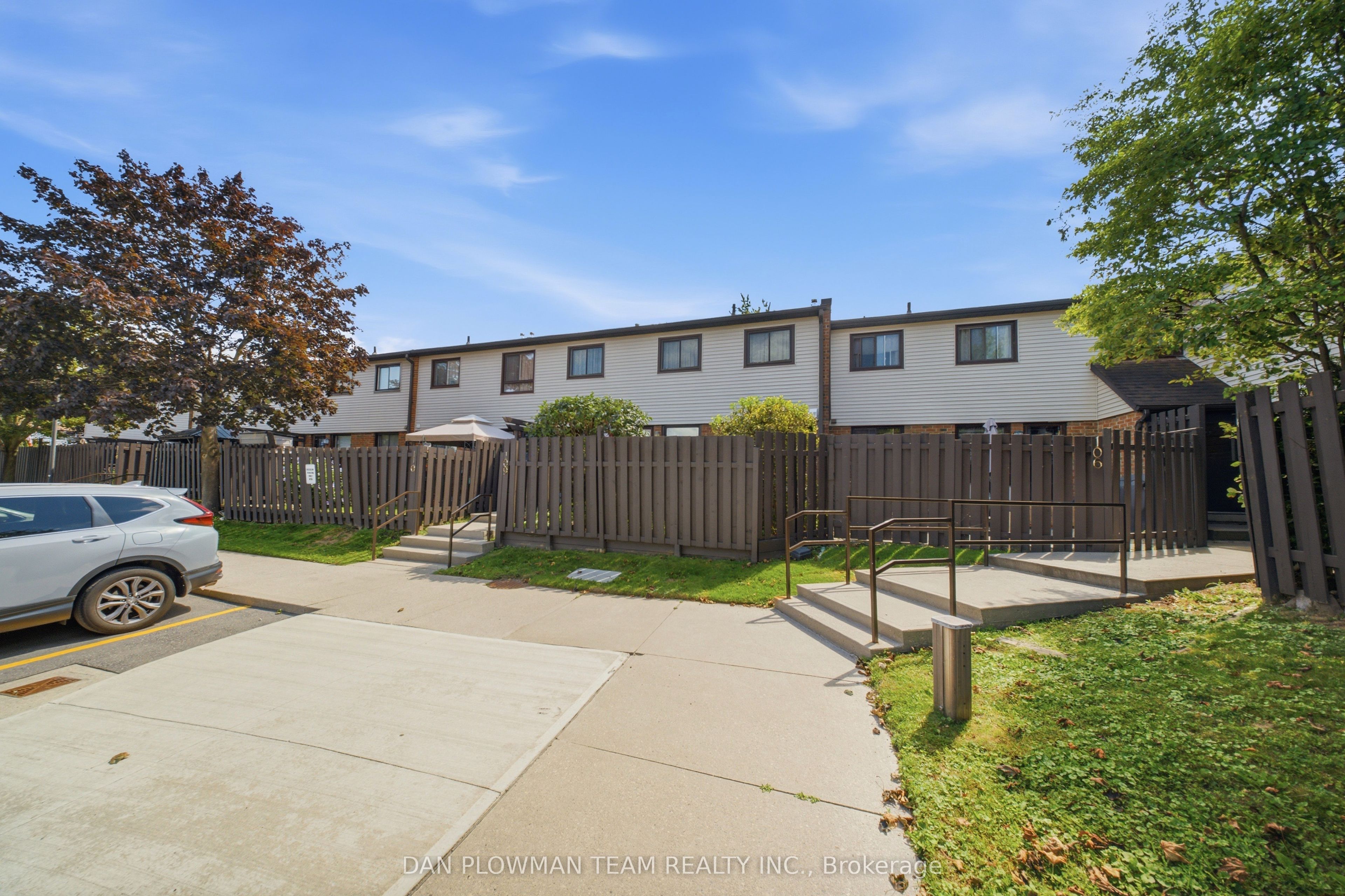 960 Glen Street 108, Oshawa, ON L1J 6E8 photo 2