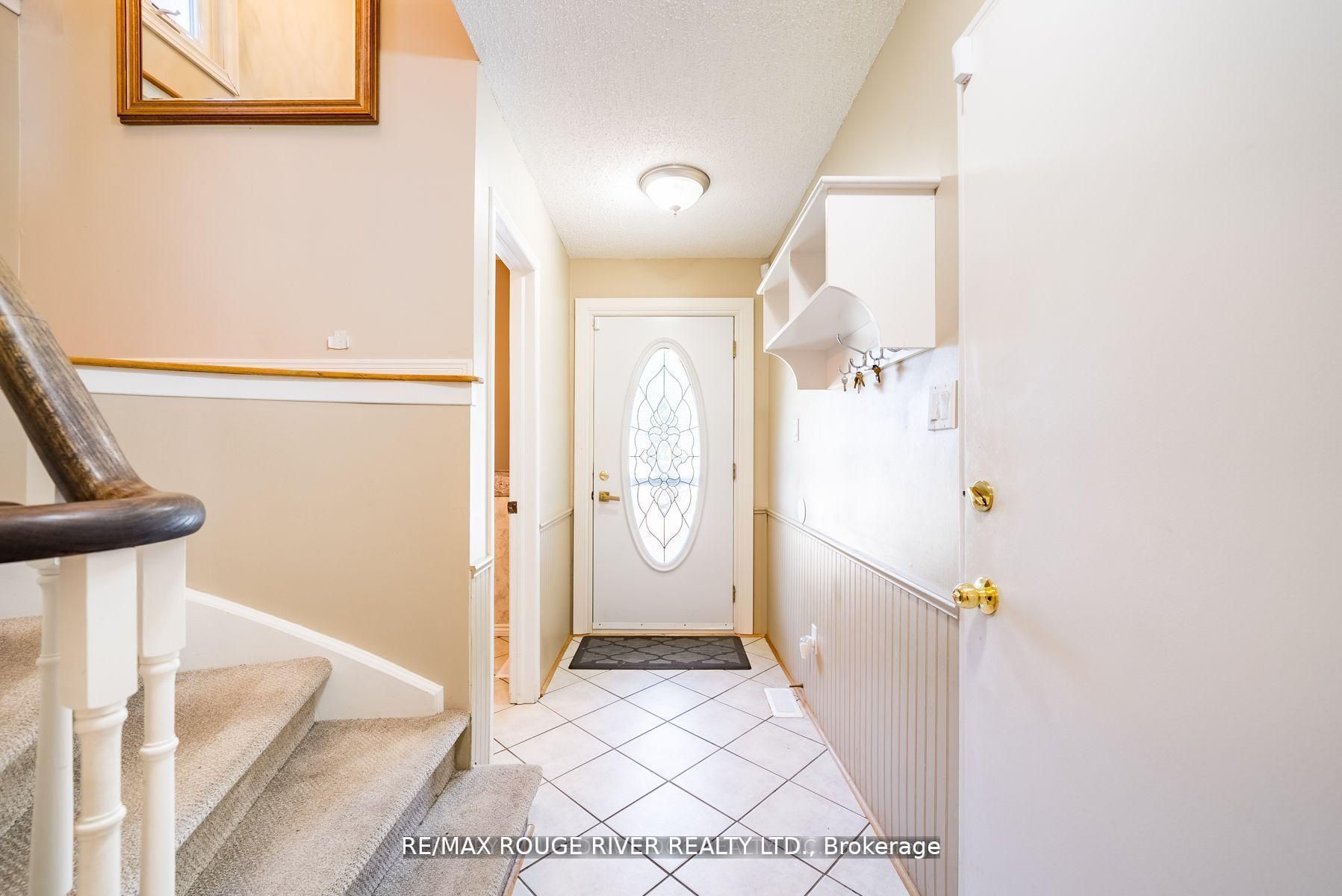 880 Castlegrove Avenue, Oshawa, ON L1J 7Y4 photo 3