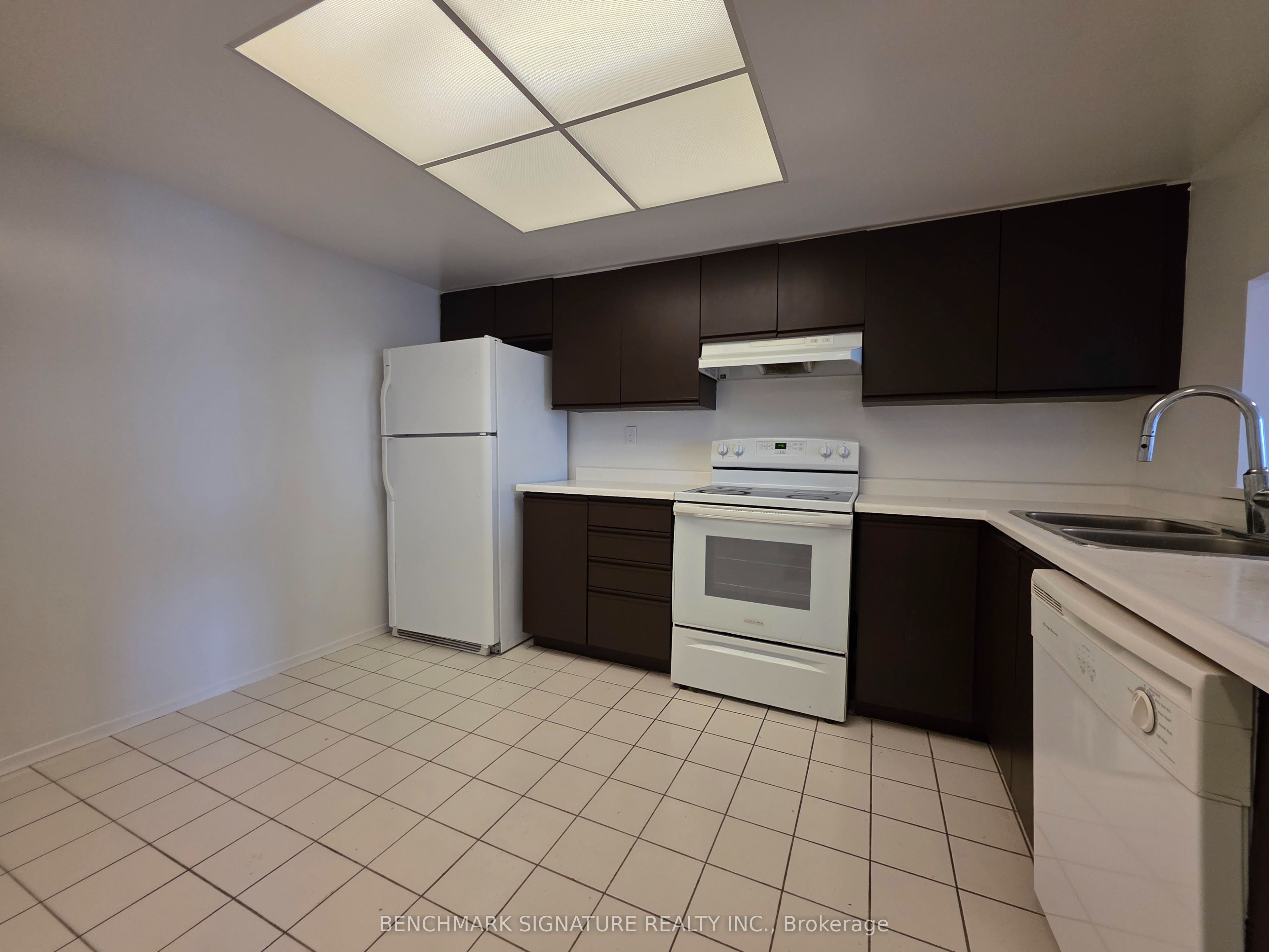 300 Alton Towers Circle 1409, Toronto, ON M1V 4X9 photo 3