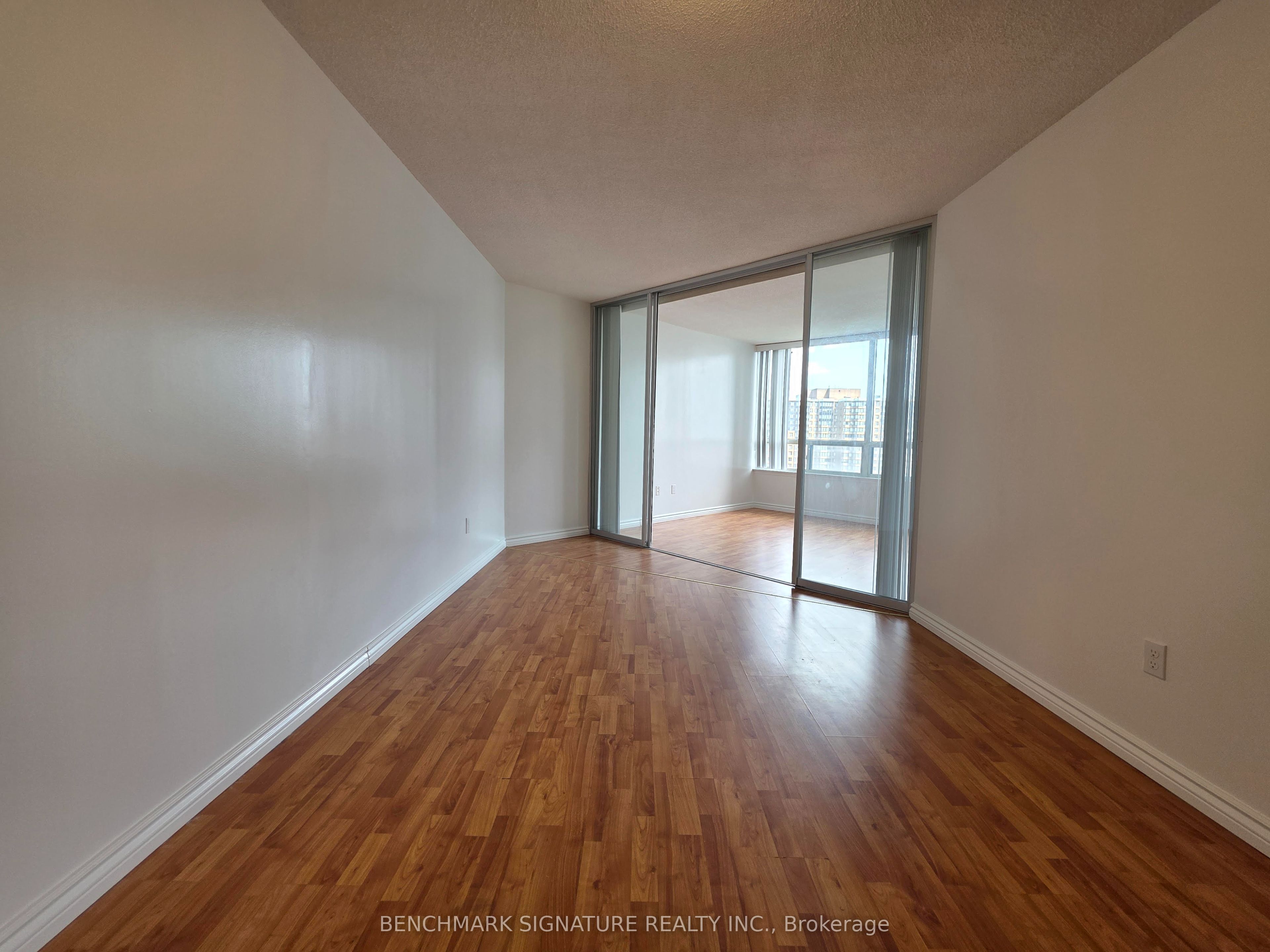 300 Alton Towers Circle 1409, Toronto, ON M1V 4X9 photo 4