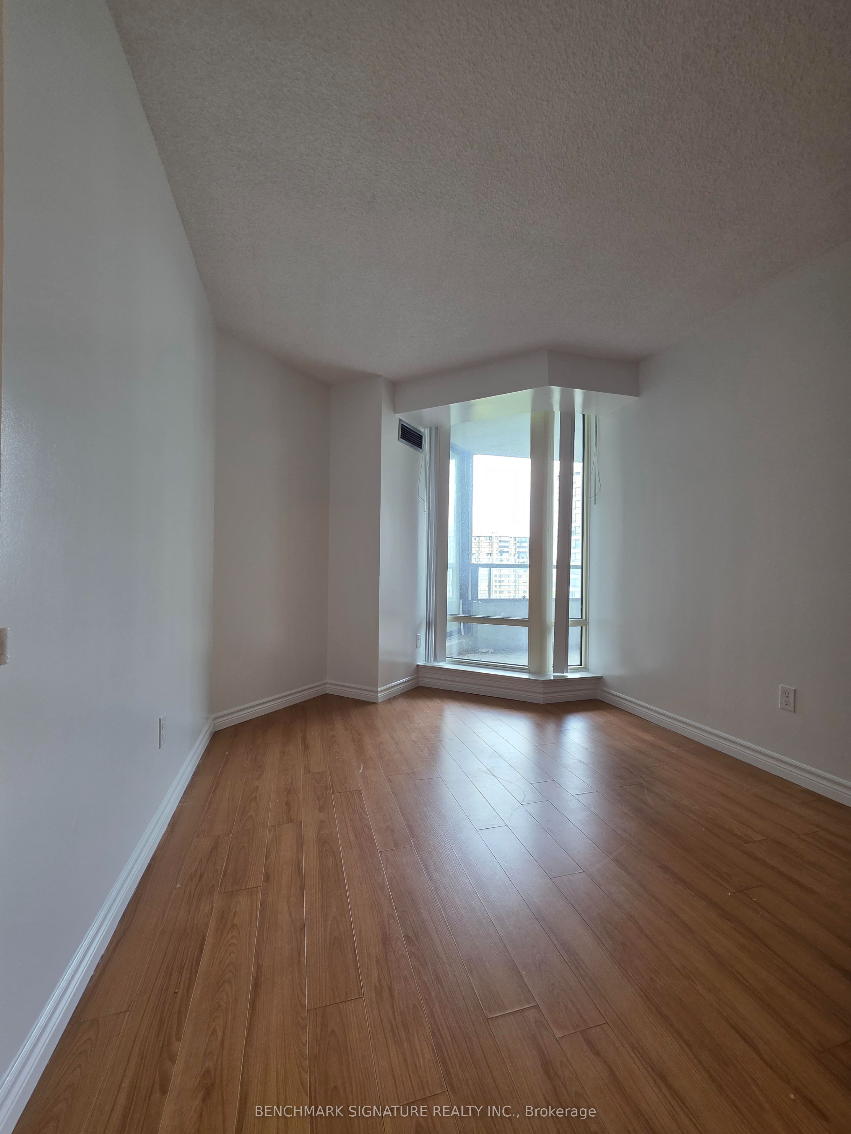 300 Alton Towers Circle 1409, Toronto, ON M1V 4X9 photo 5
