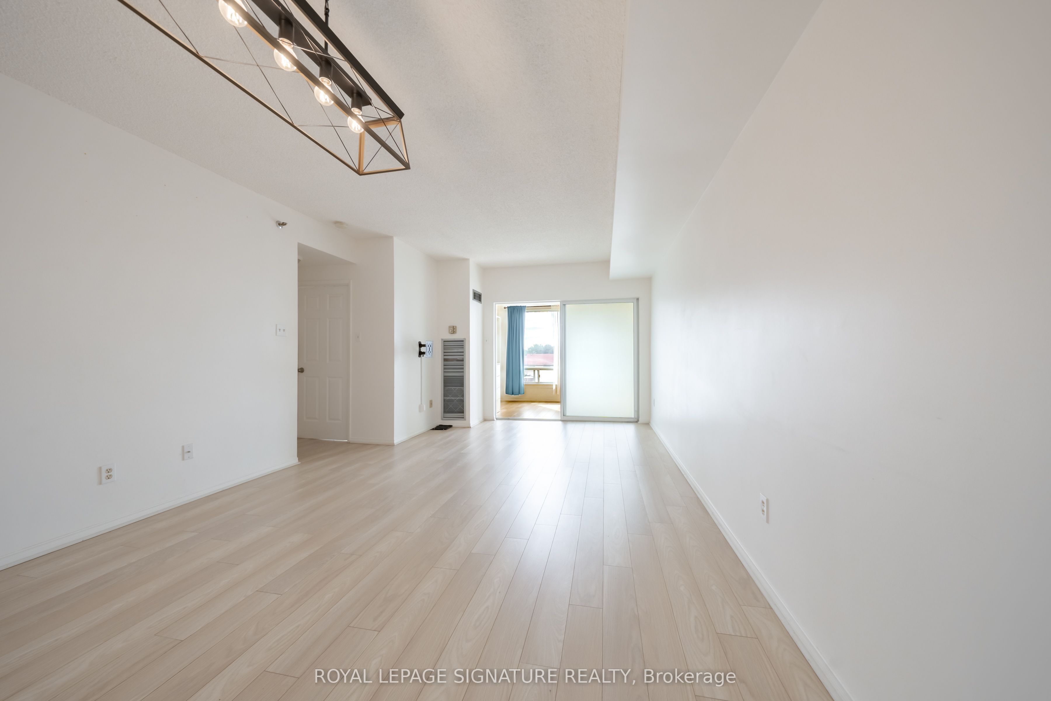 5800 Sheppard Avenue E 316, Toronto, ON M1B 5J7 photo 2