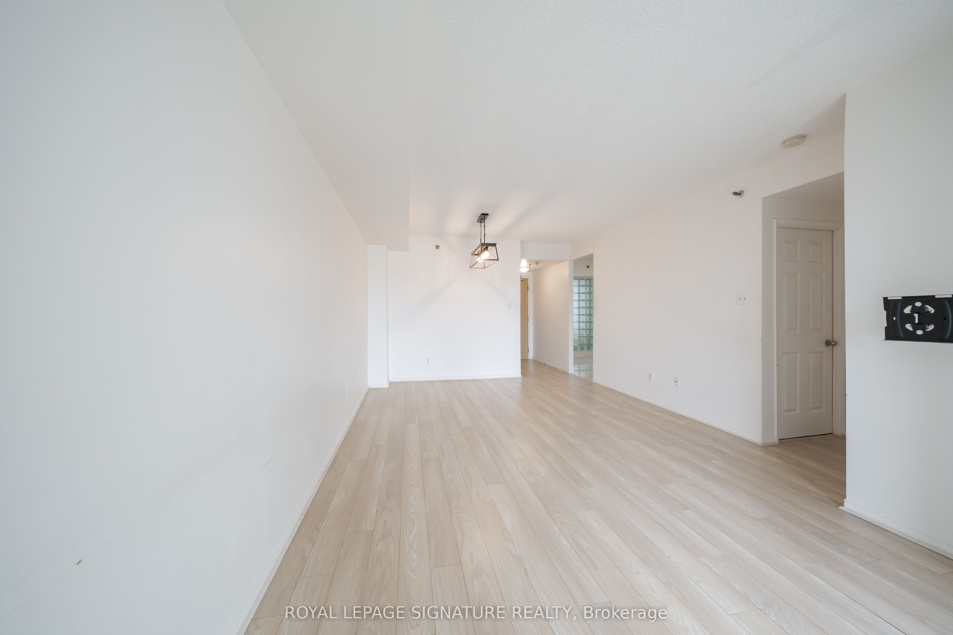5800 Sheppard Avenue E 316, Toronto, ON M1B 5J7 photo 3
