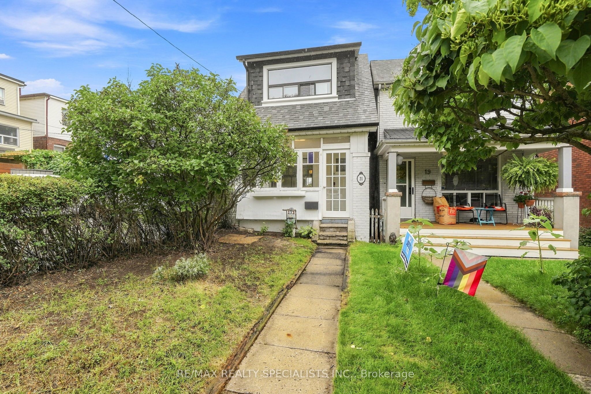 21 Mendel Avenue, Toronto, ON M4C 1E6
