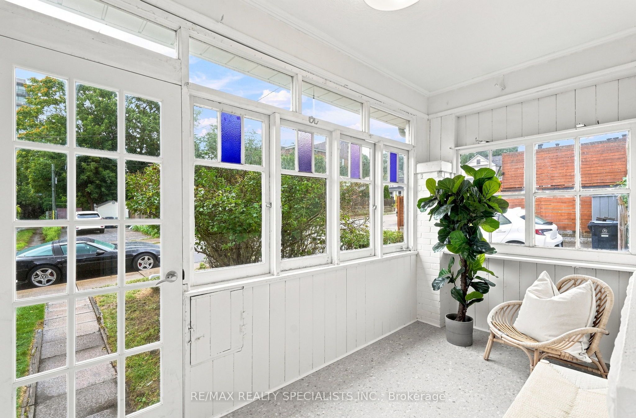 21 Mendel Avenue, Toronto, ON M4C 1E6 photo 2
