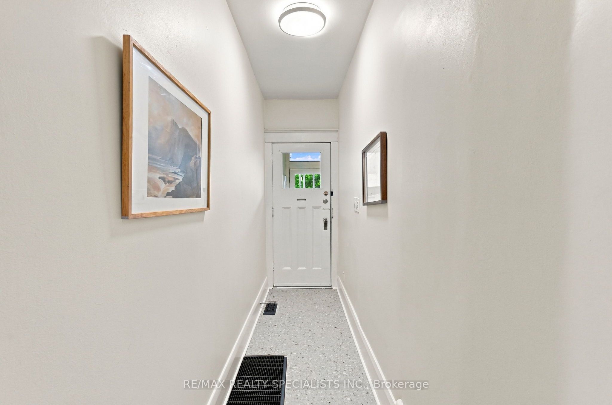 21 Mendel Avenue, Toronto, ON M4C 1E6 photo 4